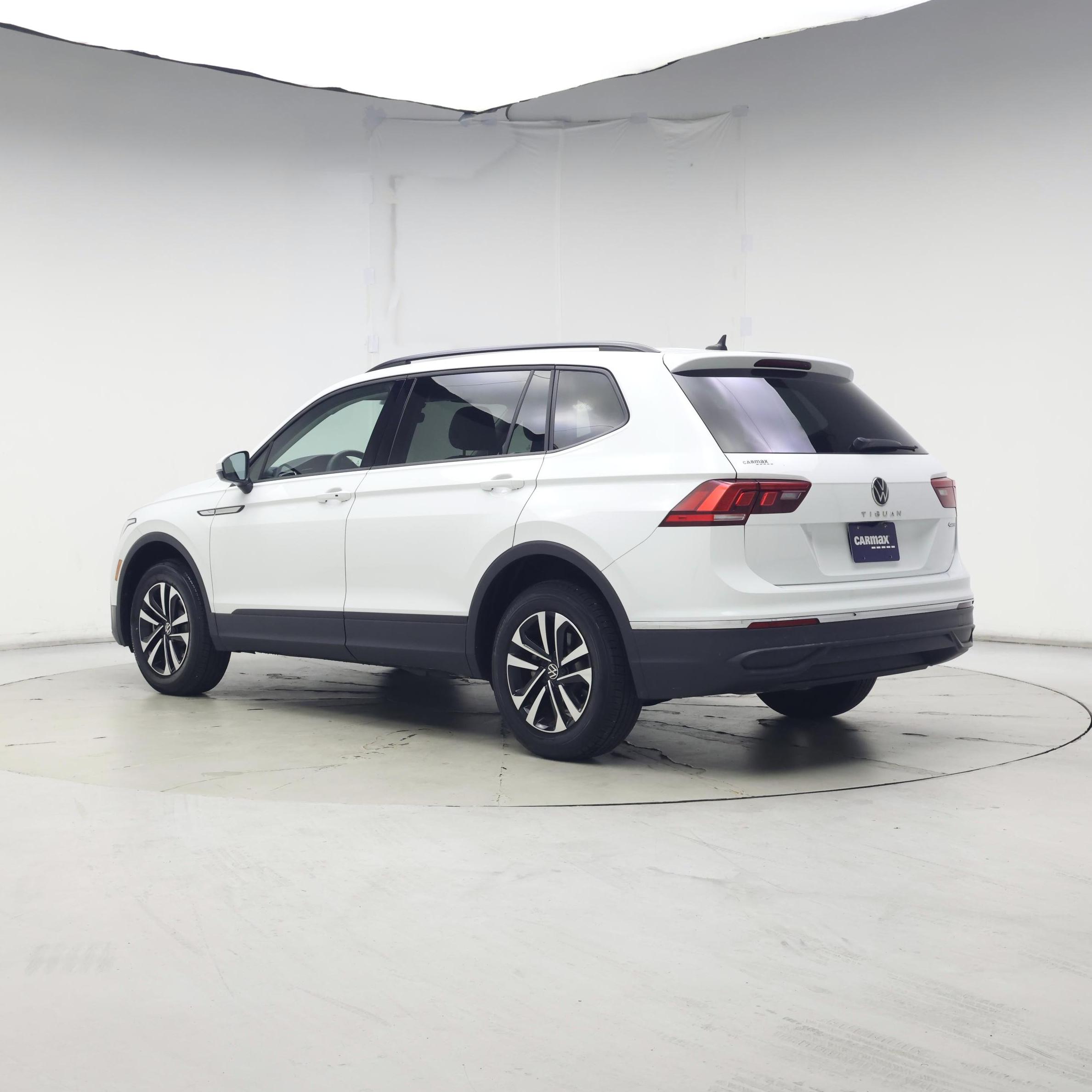 Thumbnail: 2022 Volkswagen Tiguan - 2