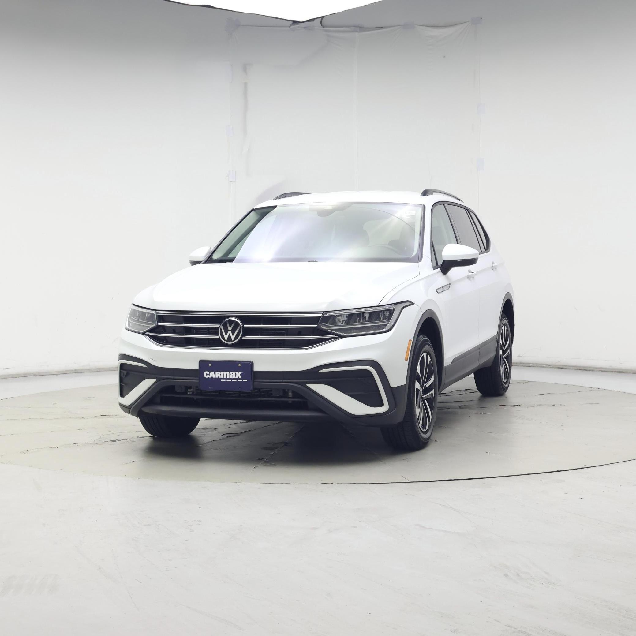 Thumbnail: 2022 Volkswagen Tiguan - 4