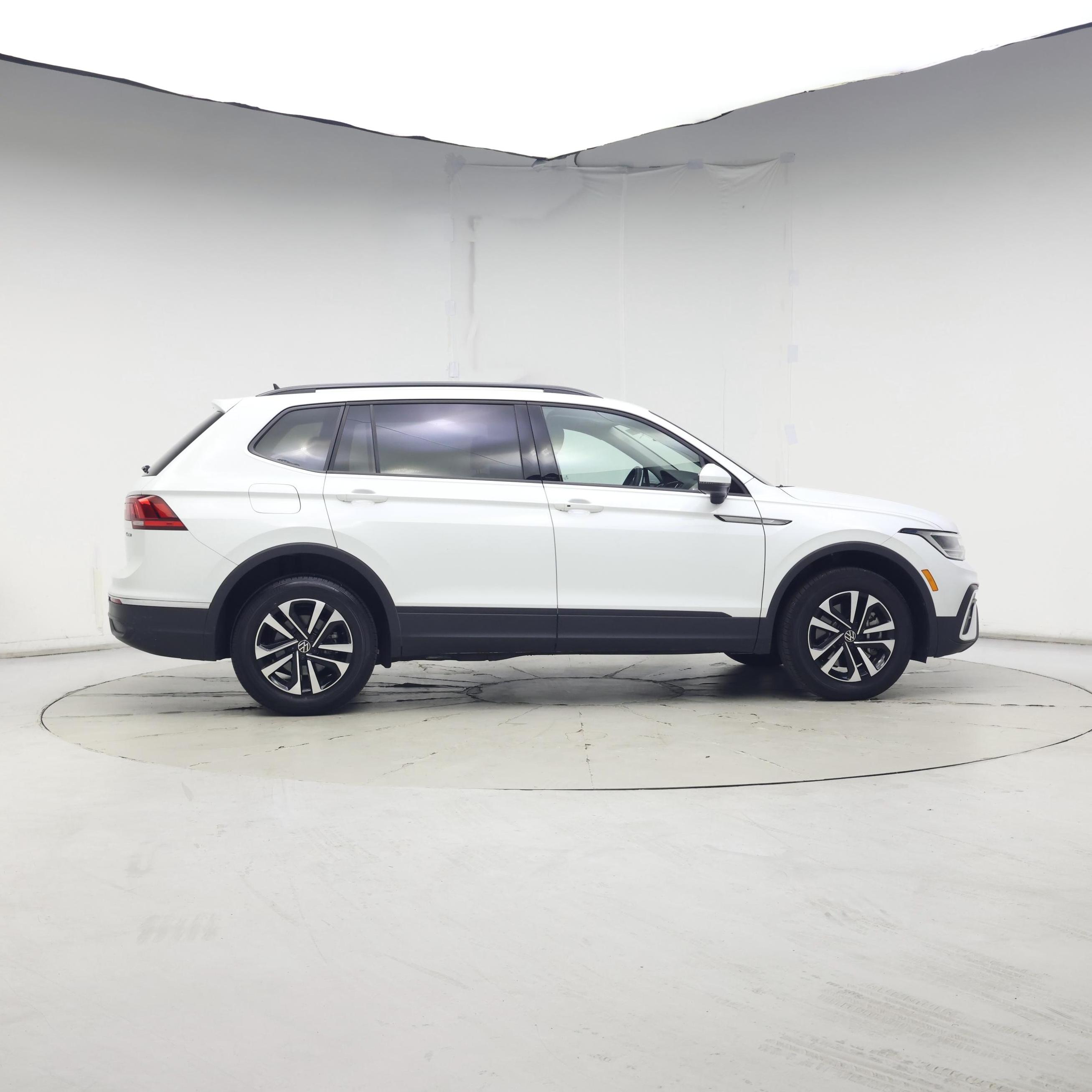 Thumbnail: 2022 Volkswagen Tiguan - 7