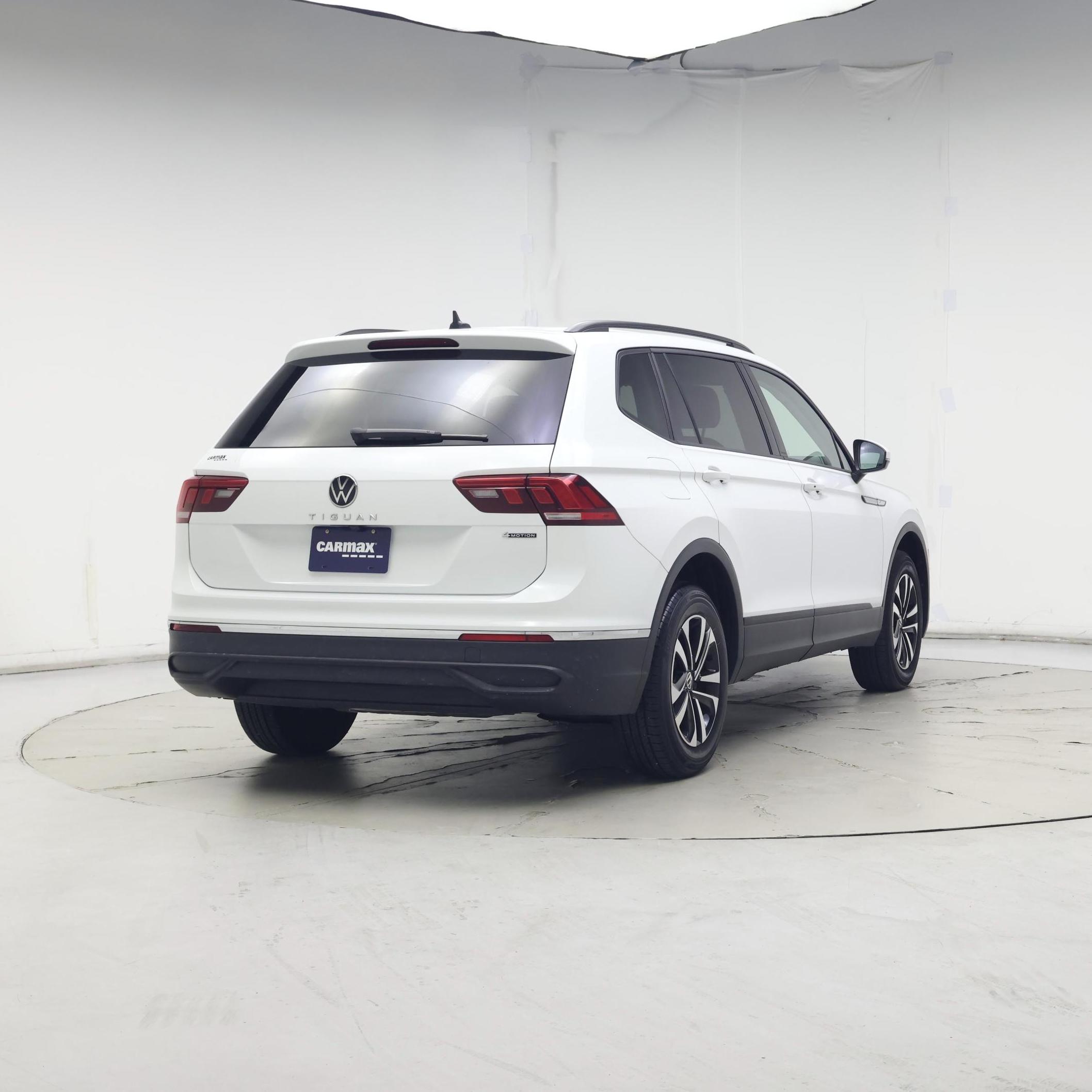 Thumbnail: 2022 Volkswagen Tiguan - 8