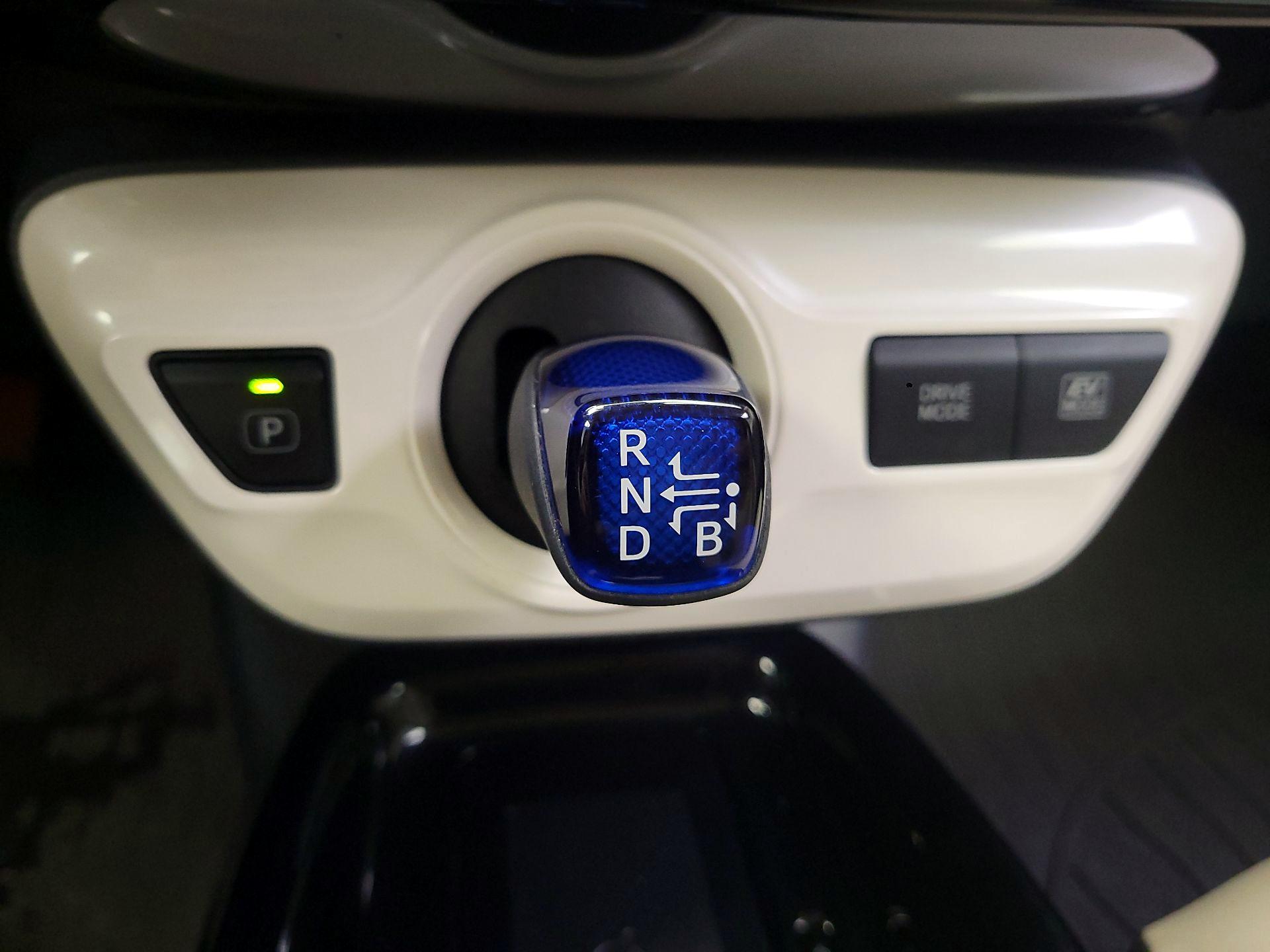 Thumbnail: 2017 Toyota Prius - 18