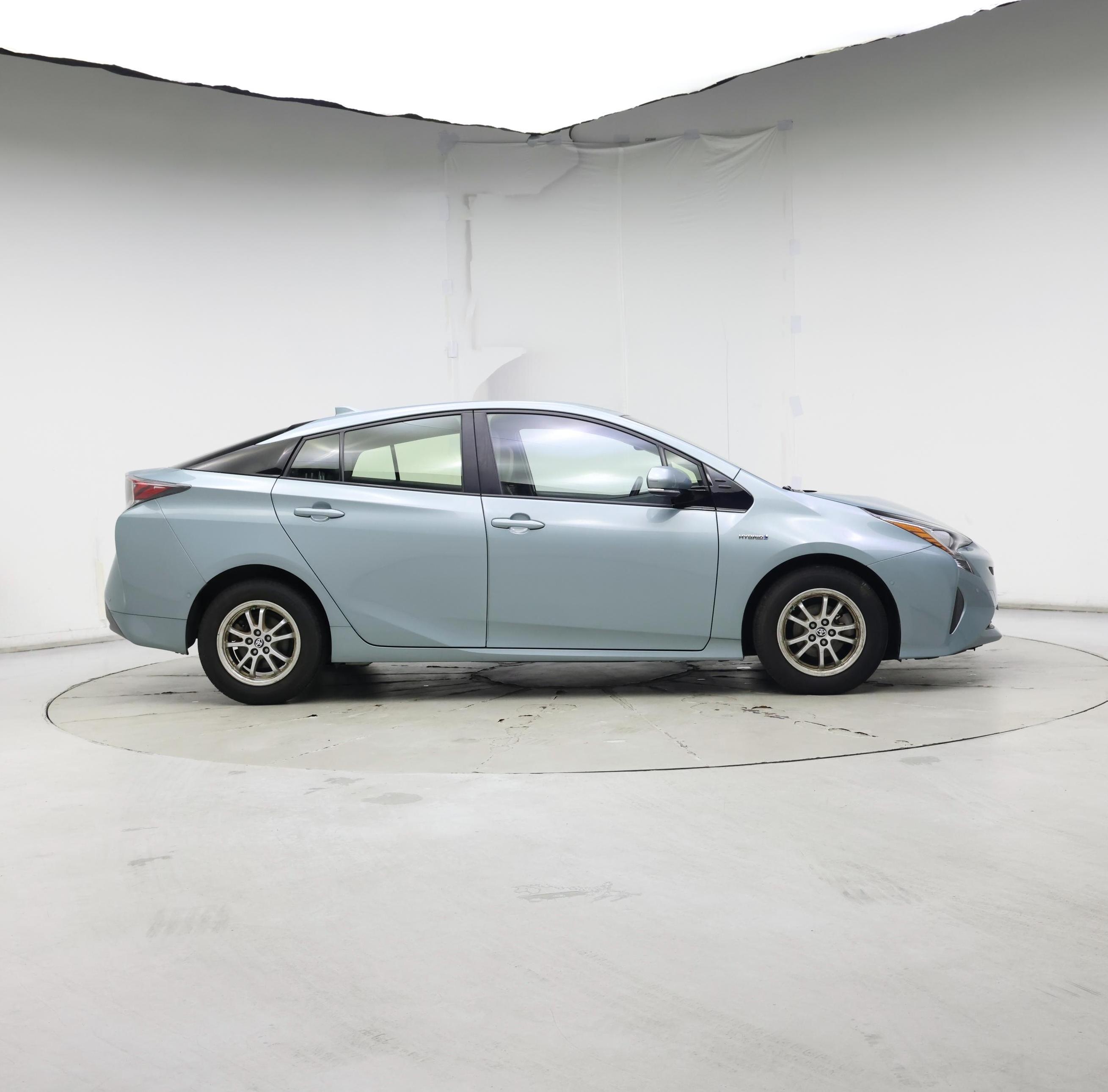 Thumbnail: 2017 Toyota Prius - 7