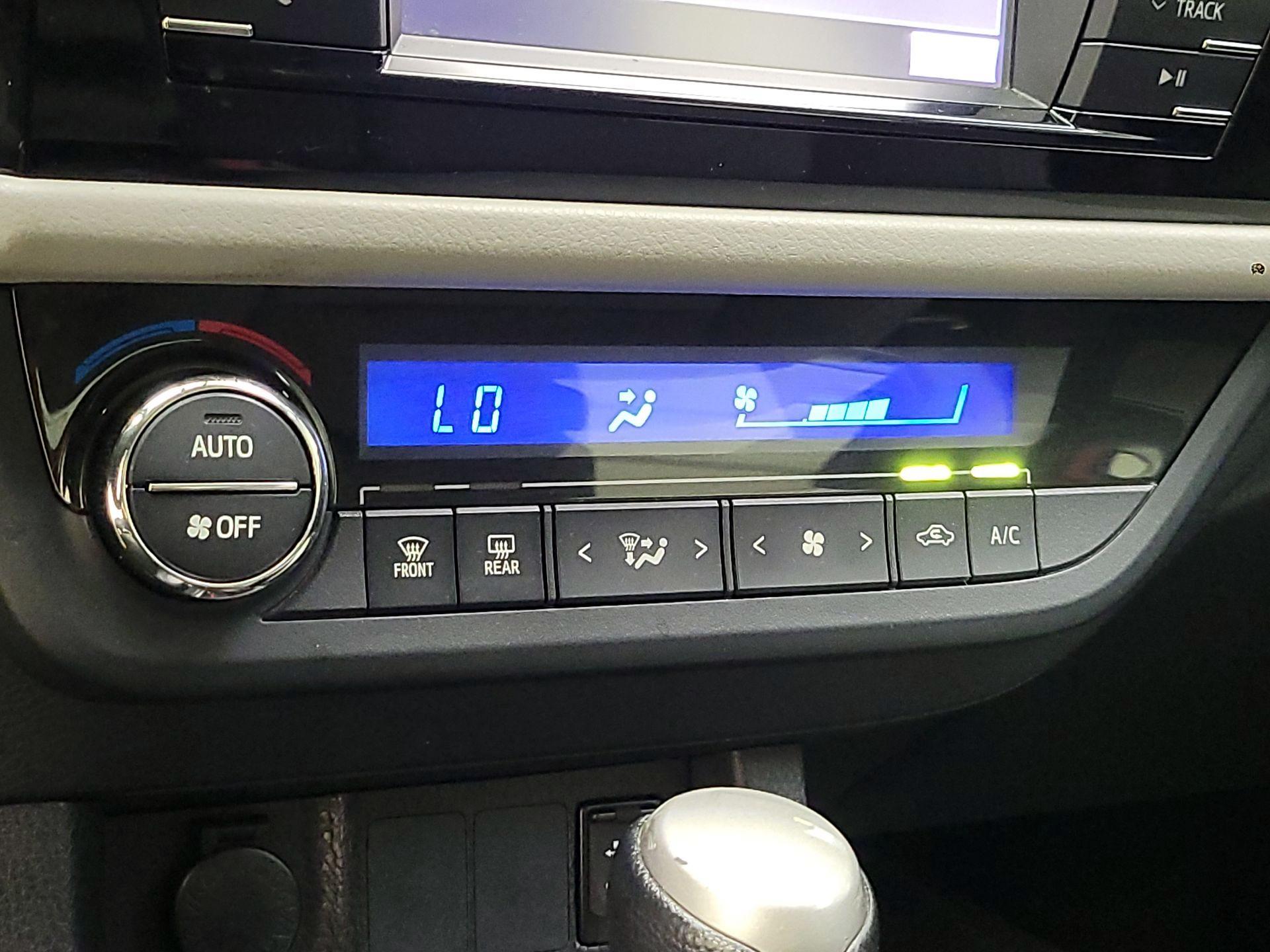 Thumbnail: 2016 Toyota Corolla - 16