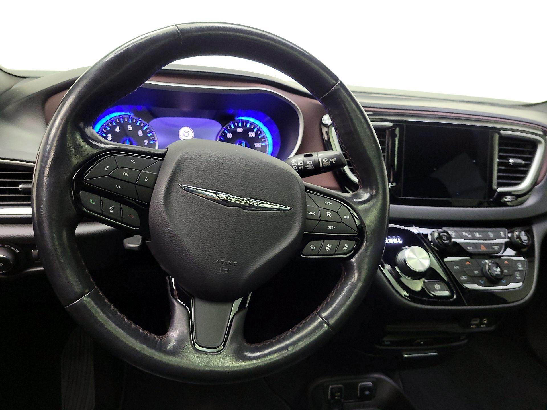 Thumbnail: 2020 Chrysler Pacifica - 10