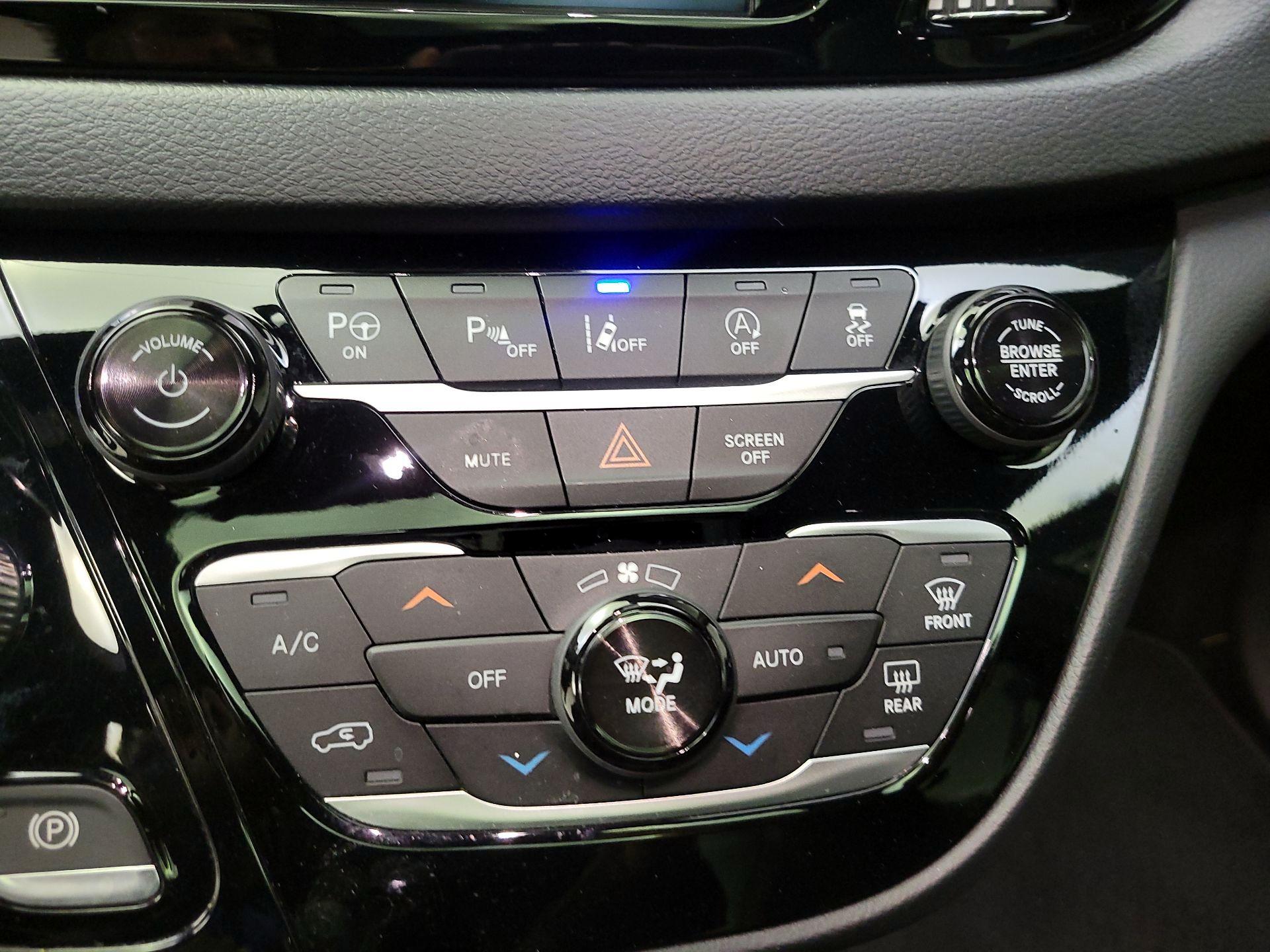Thumbnail: 2020 Chrysler Pacifica - 16