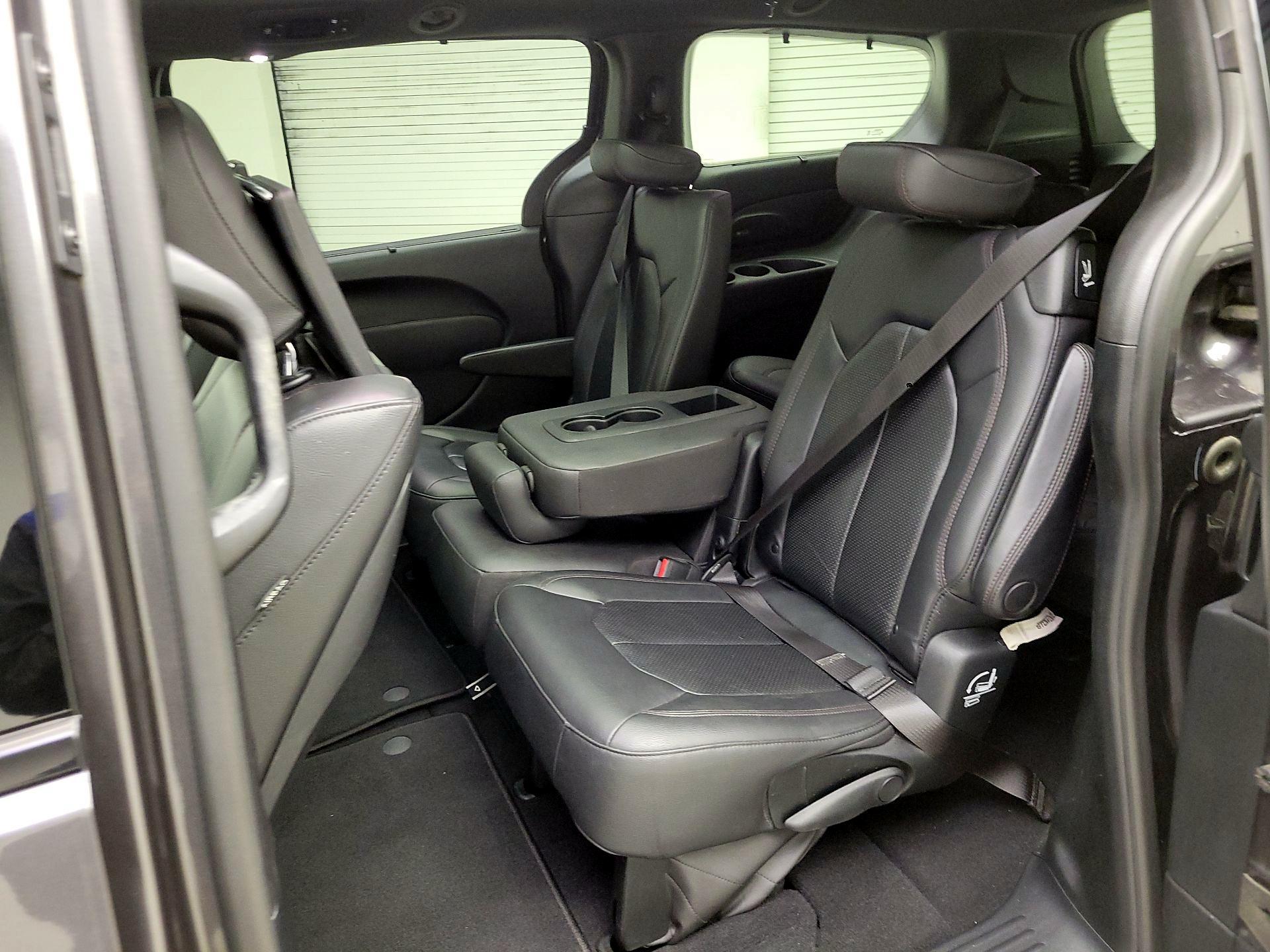 Thumbnail: 2020 Chrysler Pacifica - 19