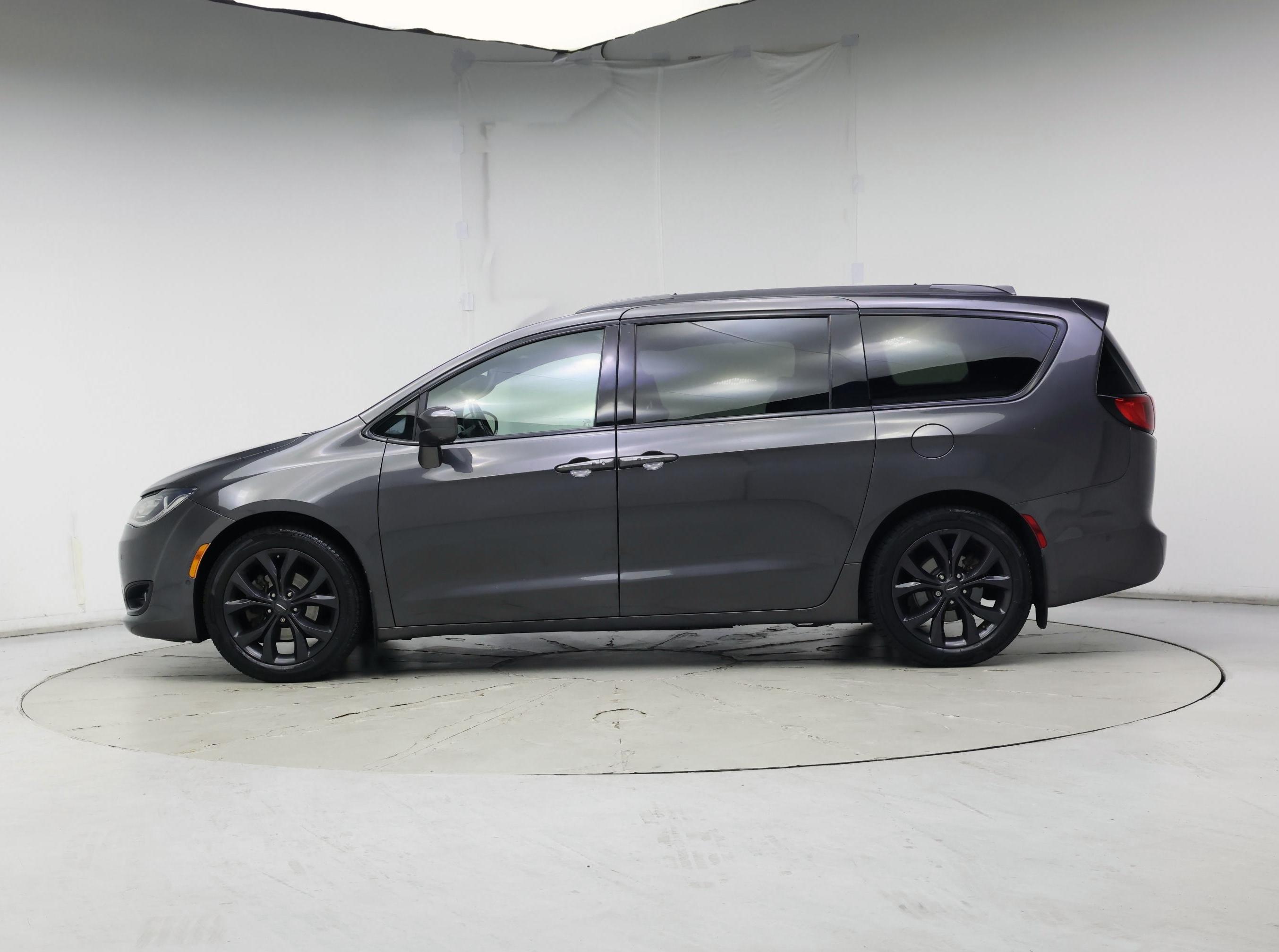 Thumbnail: 2020 Chrysler Pacifica - 3