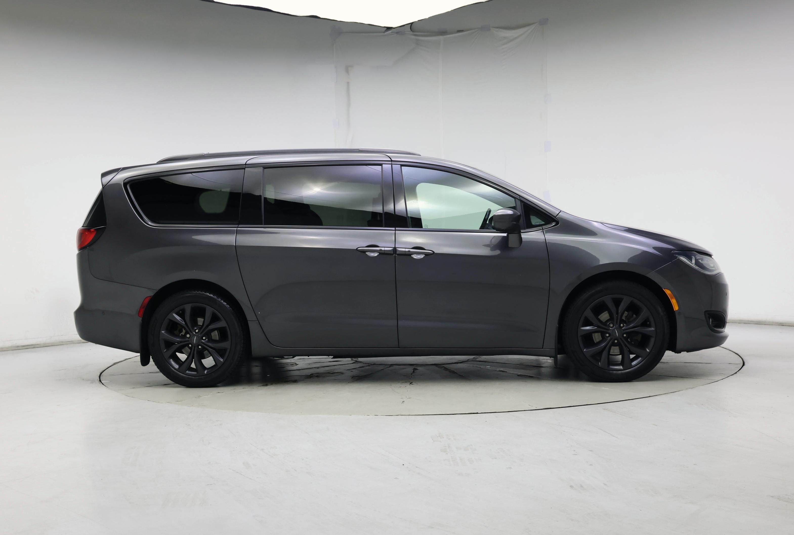 Thumbnail: 2020 Chrysler Pacifica - 7