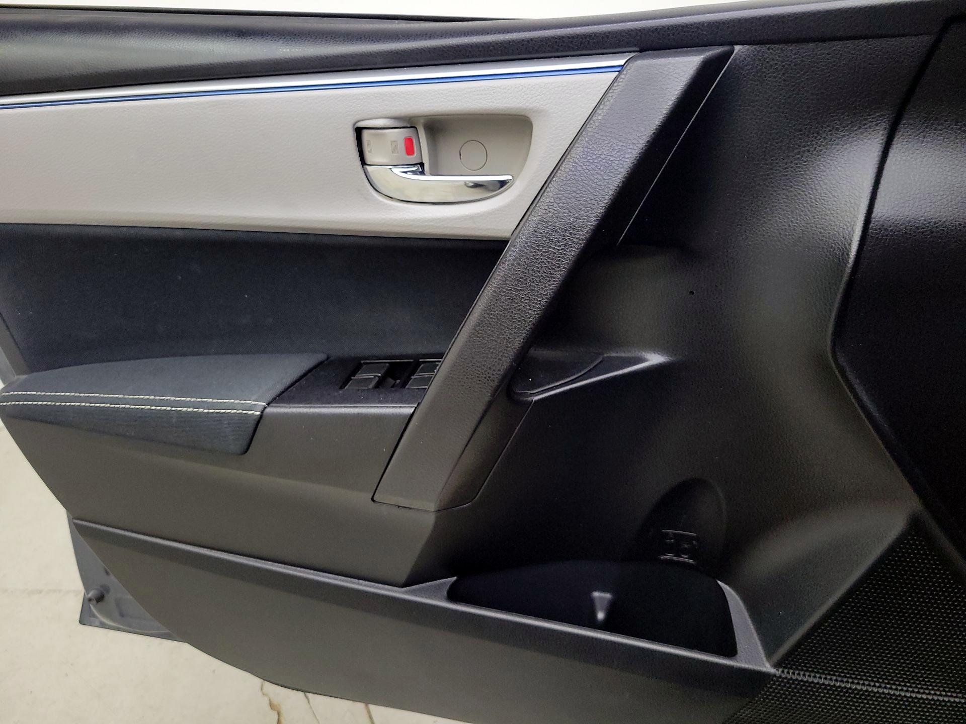Thumbnail: 2015 Toyota Corolla - 12