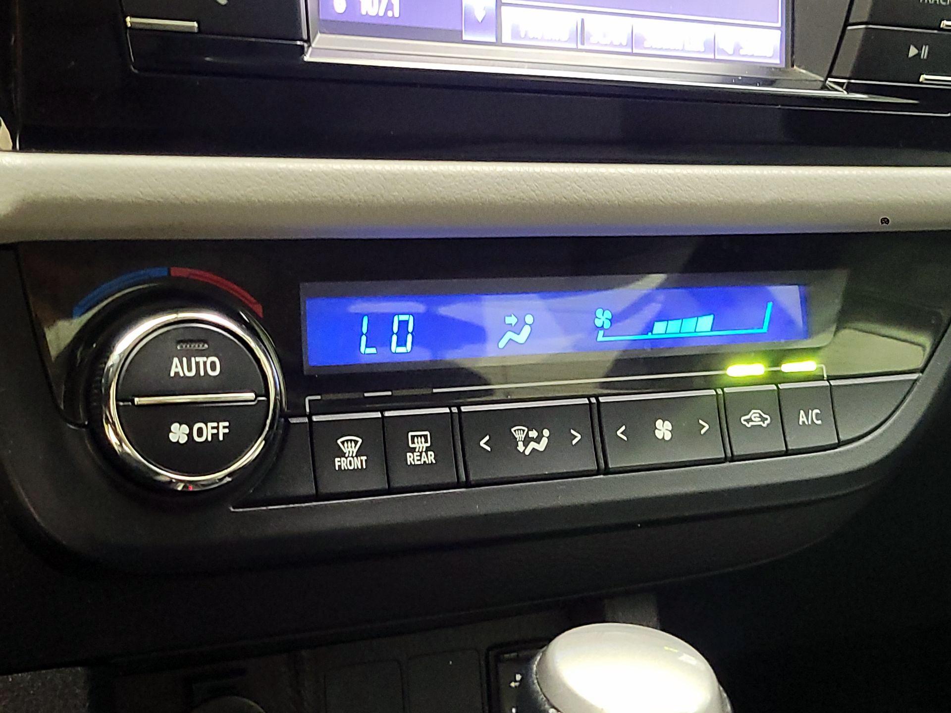 Thumbnail: 2015 Toyota Corolla - 16