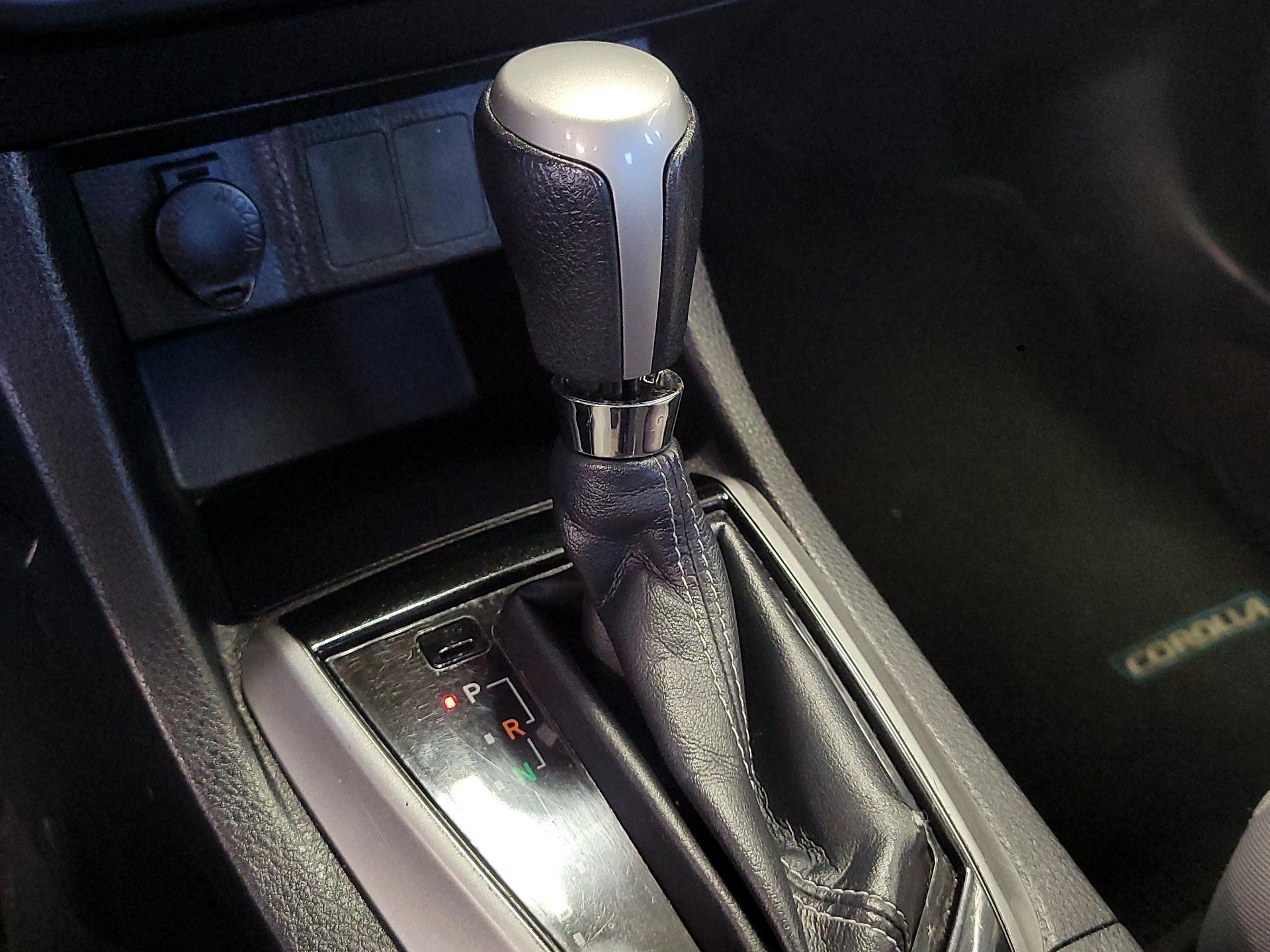 Thumbnail: 2015 Toyota Corolla - 17