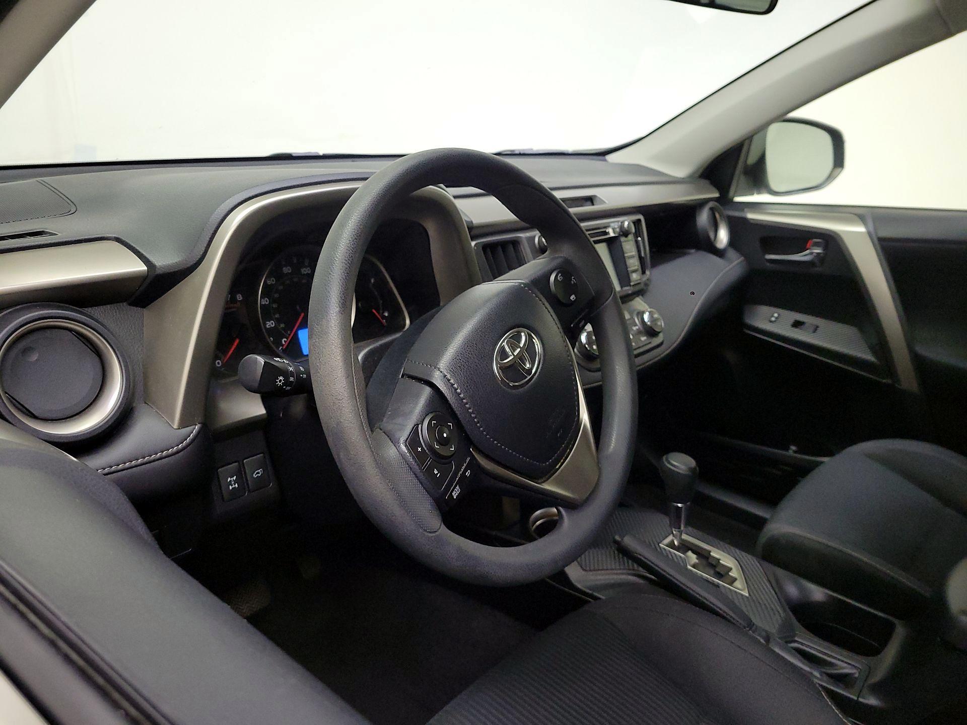 Thumbnail: 2015 Toyota RAV4 - 9