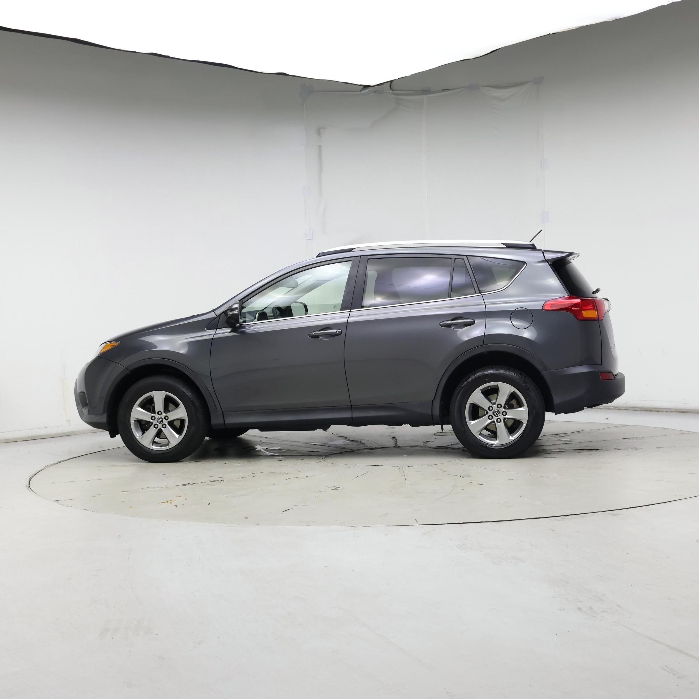 Thumbnail: 2015 Toyota RAV4 - 3