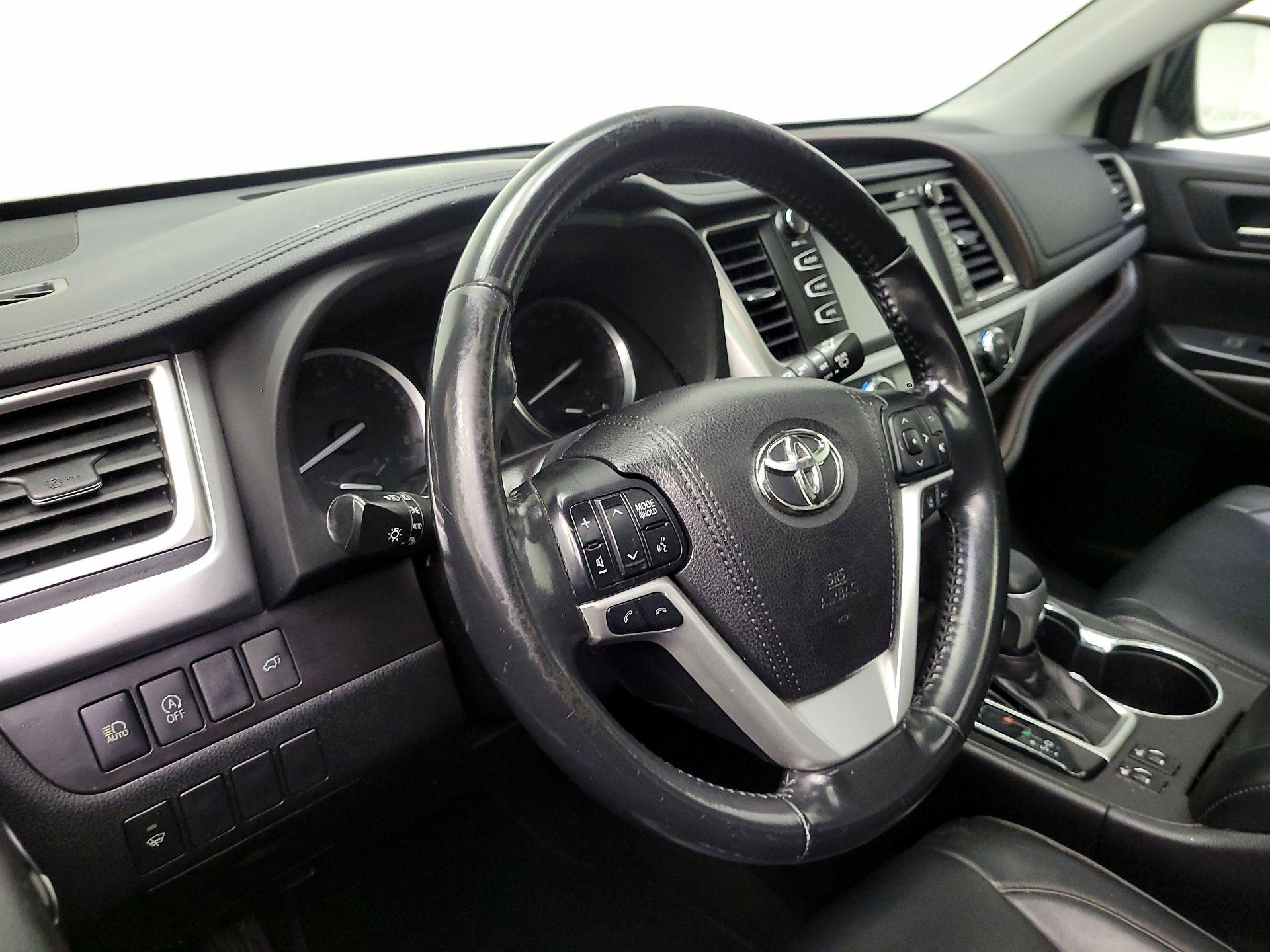 Thumbnail: 2018 Toyota Highlander - 9