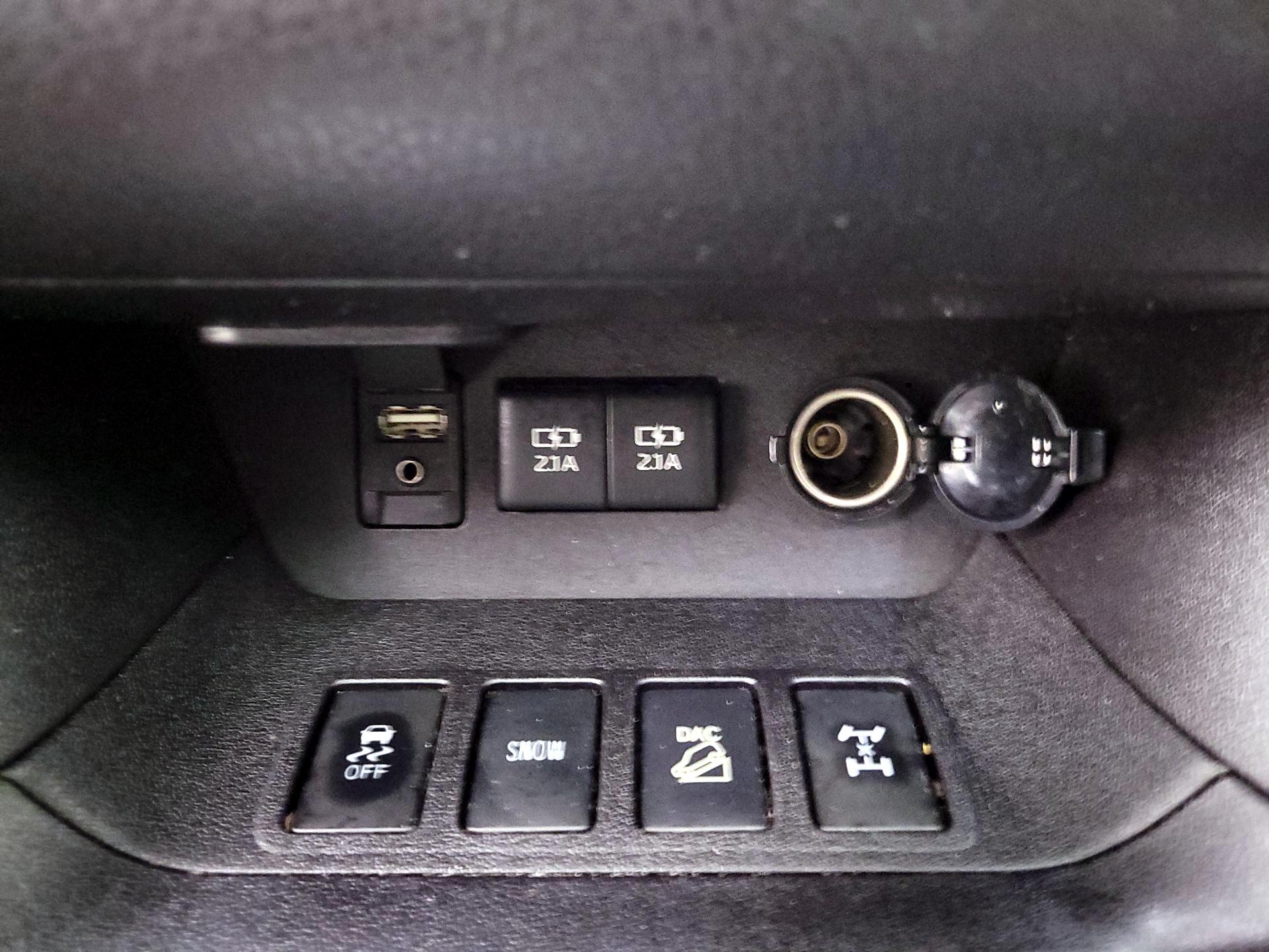 Thumbnail: 2018 Toyota Highlander - 18