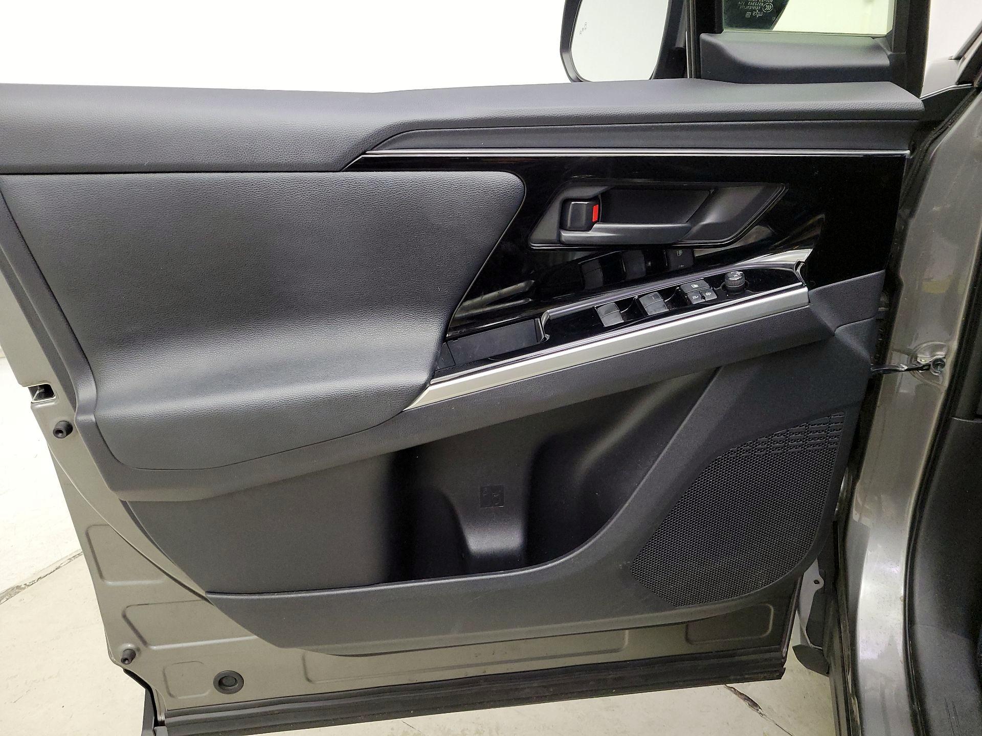 Thumbnail: 2023 Toyota bZ4X - 12