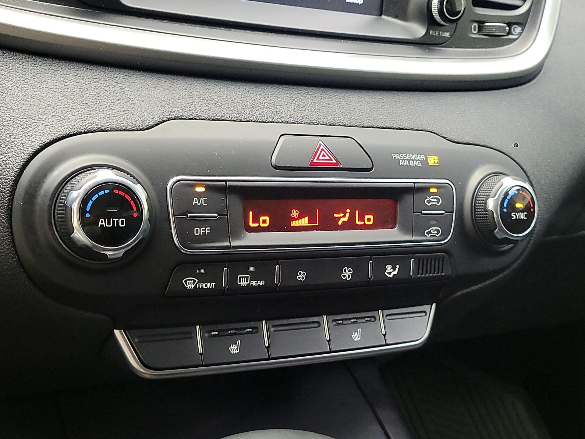 Thumbnail: 2020 Kia Sorento - 16