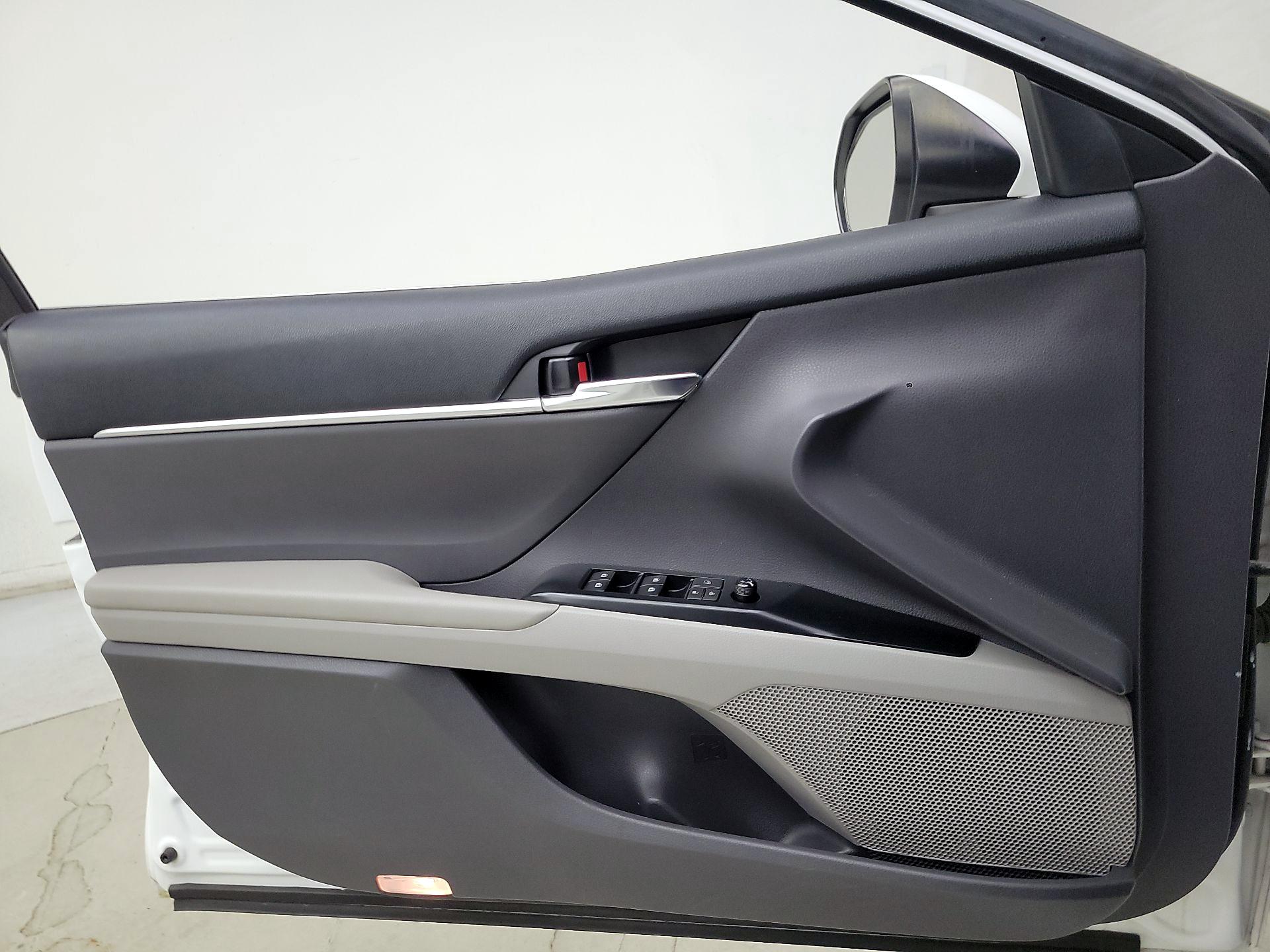 Thumbnail: 2018 Toyota Camry - 12