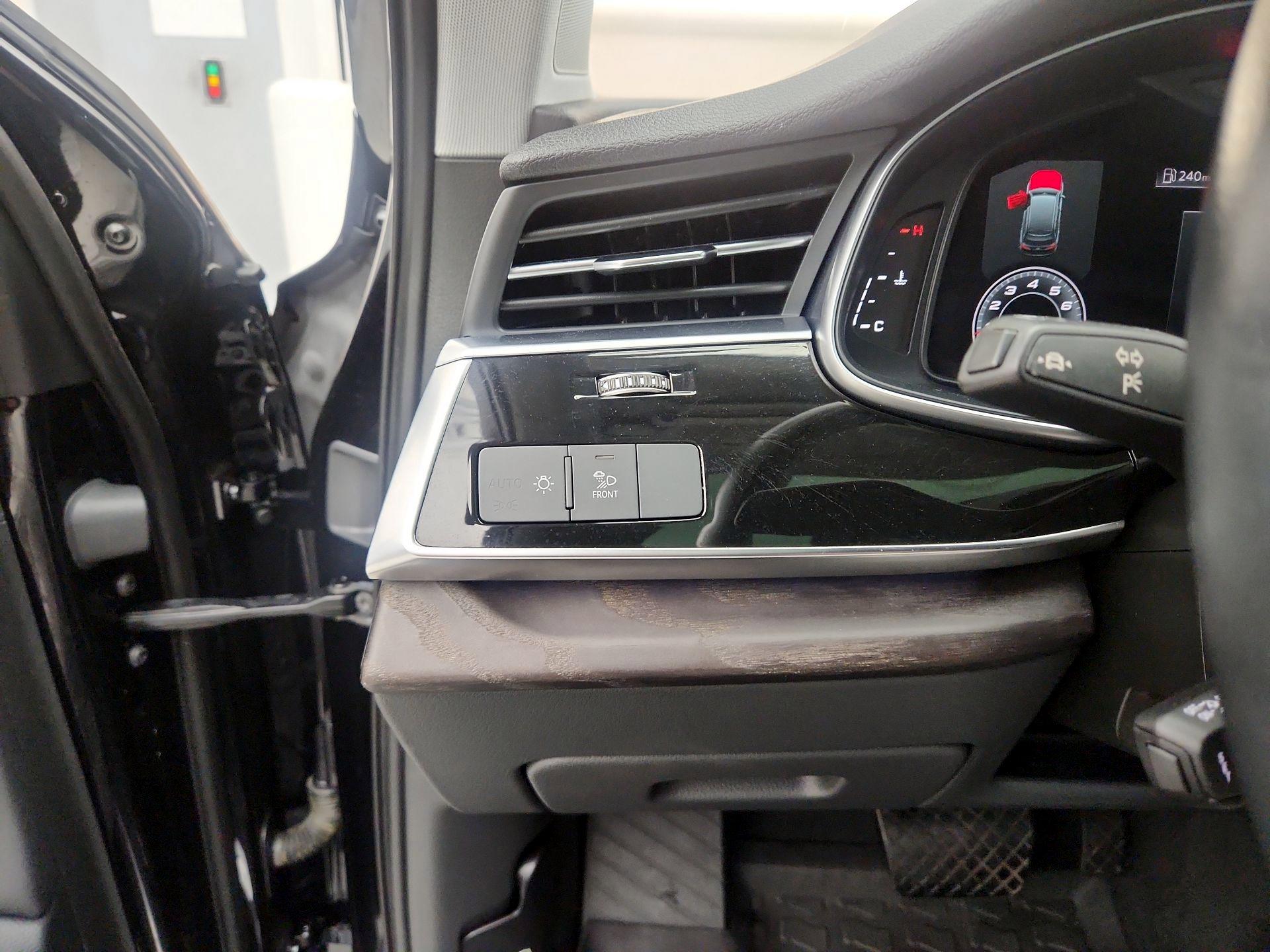 Thumbnail: 2021 Audi Q7 - 13