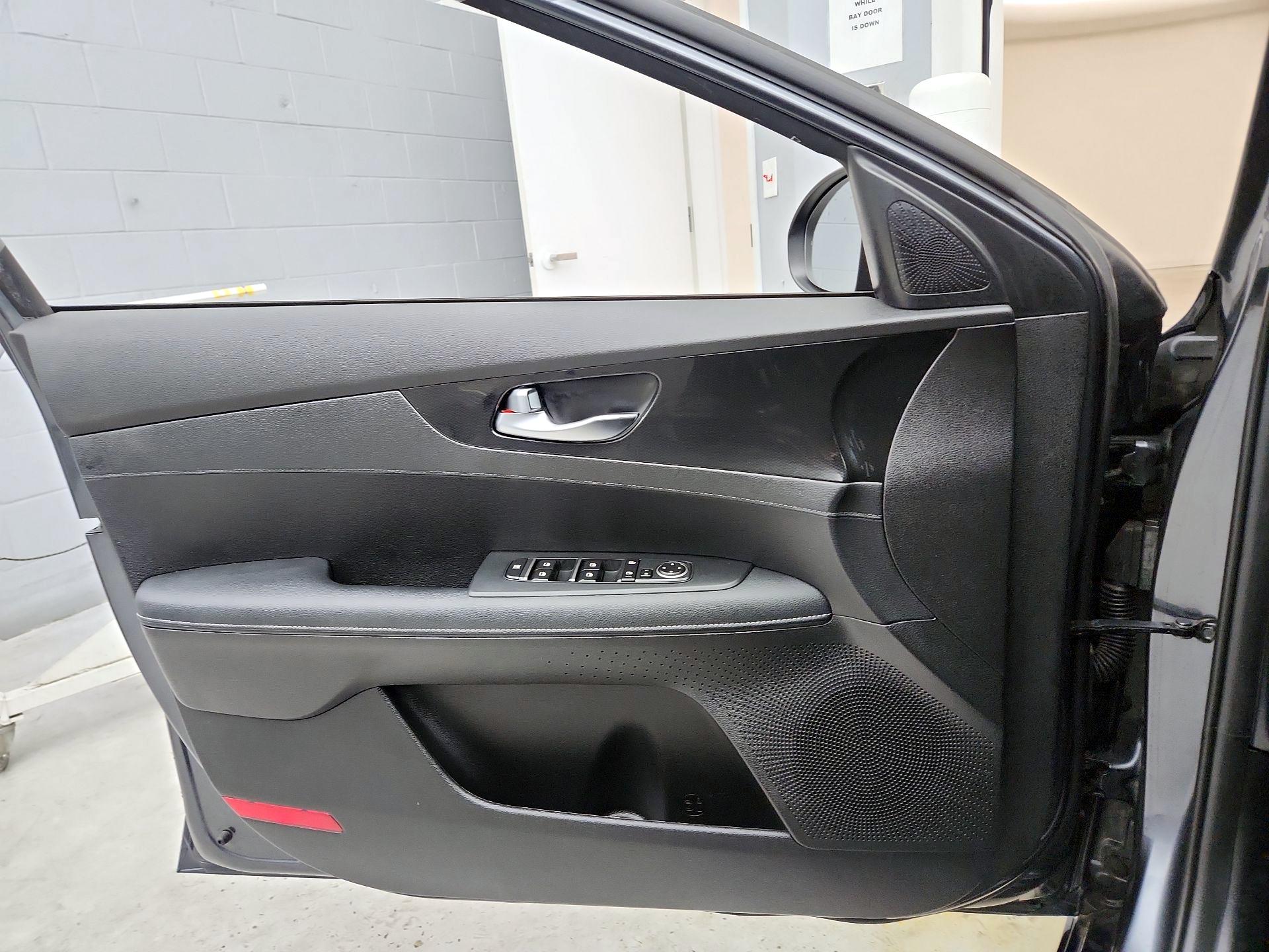 Thumbnail: 2021 Kia Forte - 12
