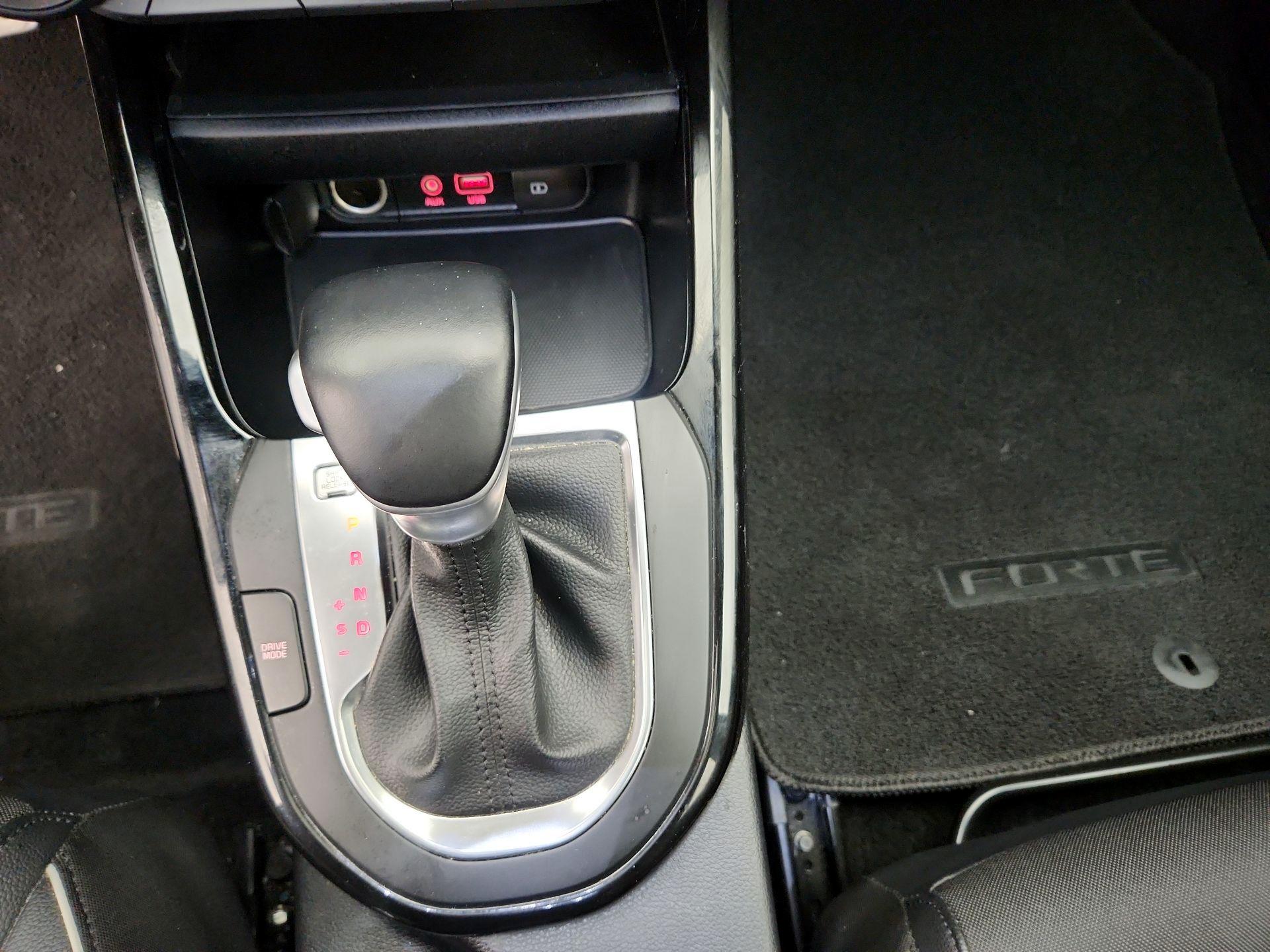 Thumbnail: 2021 Kia Forte - 17