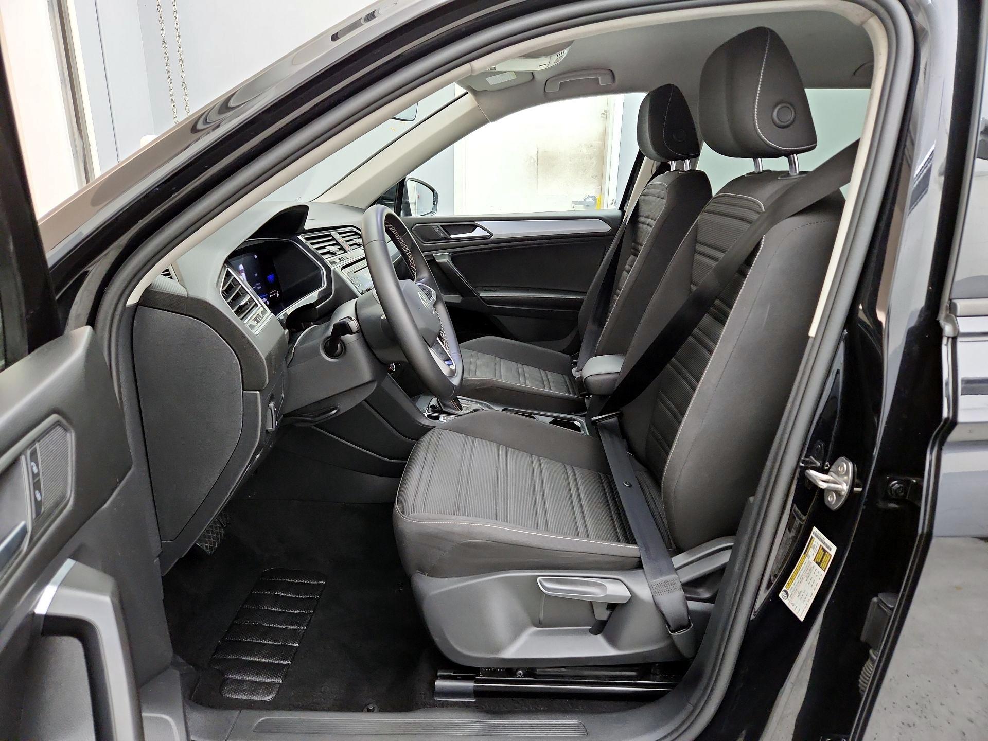 Thumbnail: 2023 Volkswagen Tiguan - 11