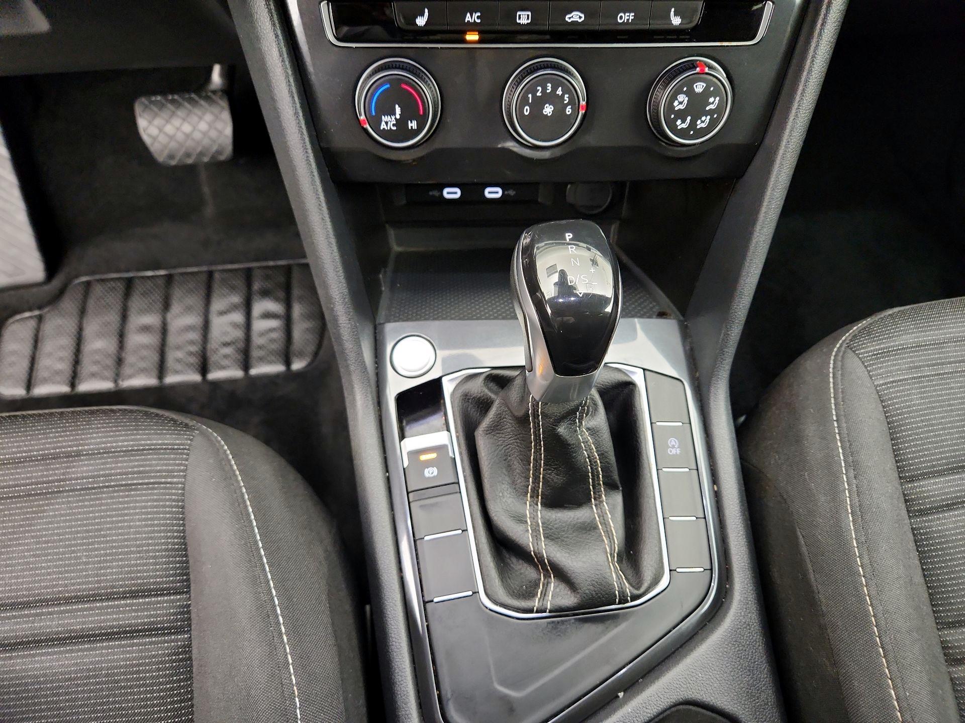 Thumbnail: 2023 Volkswagen Tiguan - 17