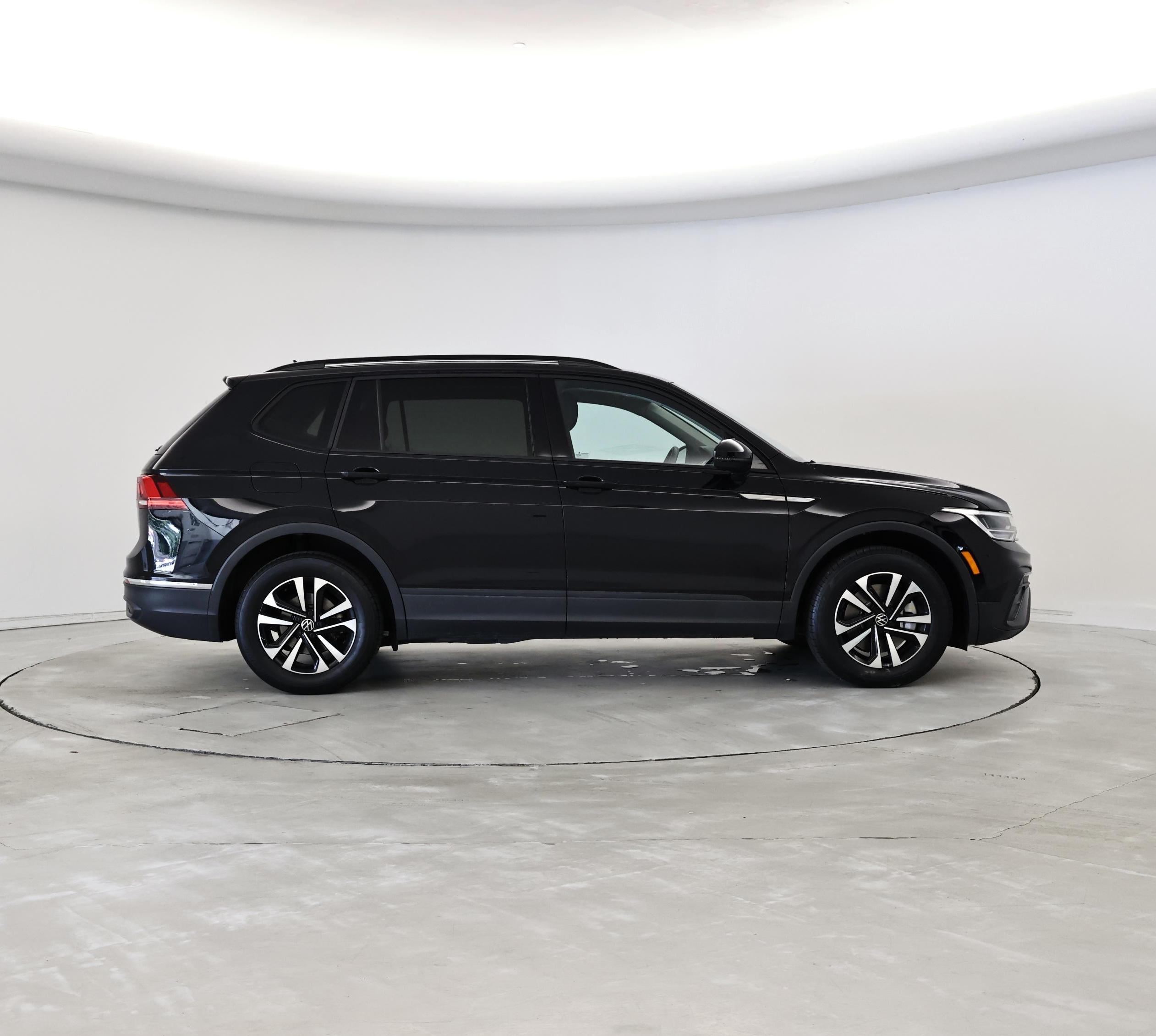 Thumbnail: 2023 Volkswagen Tiguan - 7