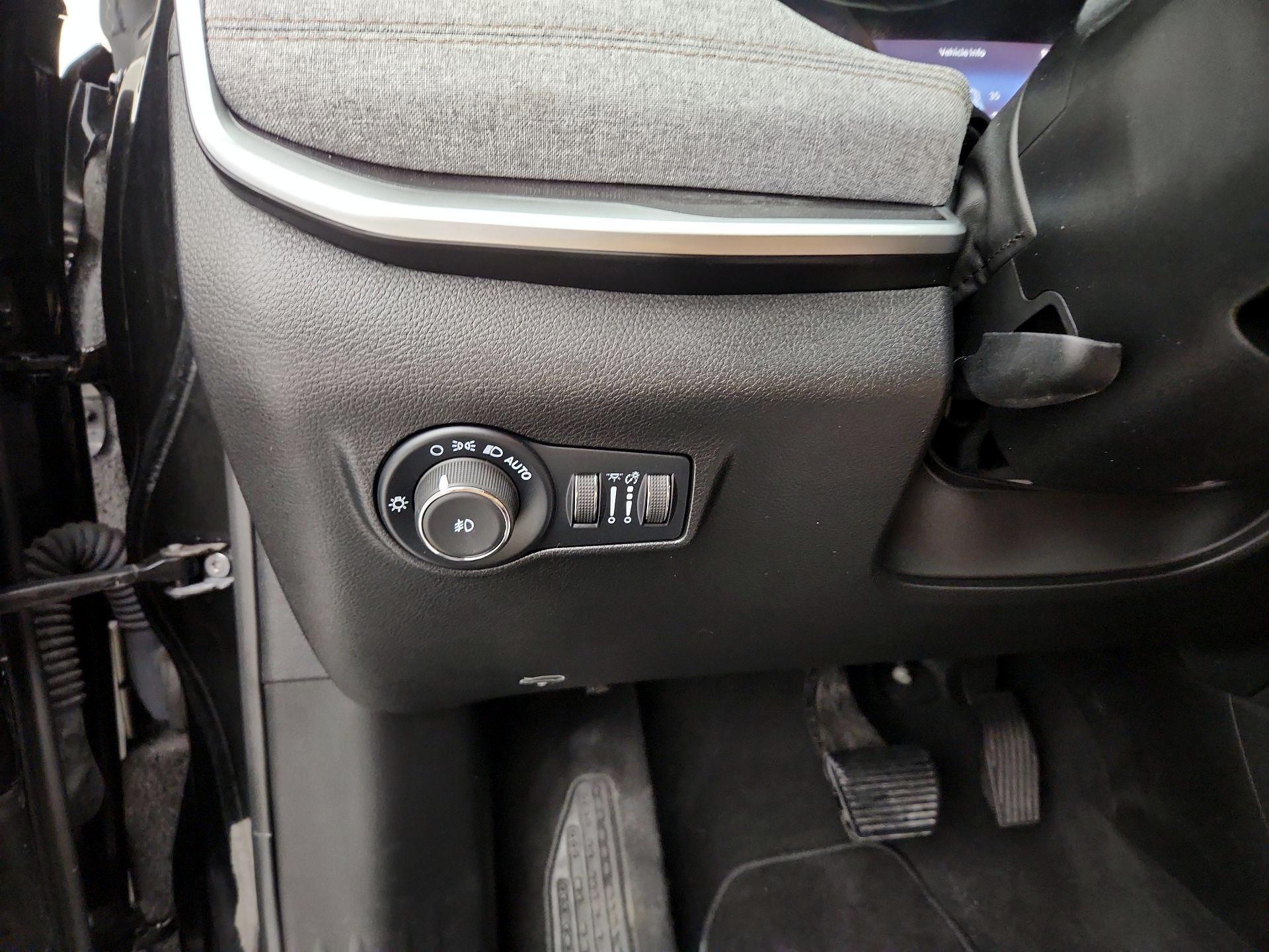Thumbnail: 2022 Jeep Compass - 13
