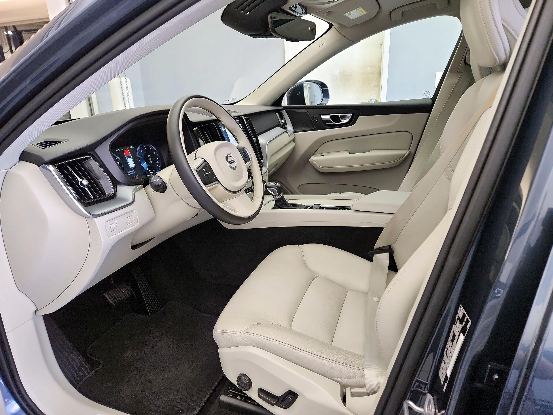 Thumbnail: 2020 Volvo XC60 - 11