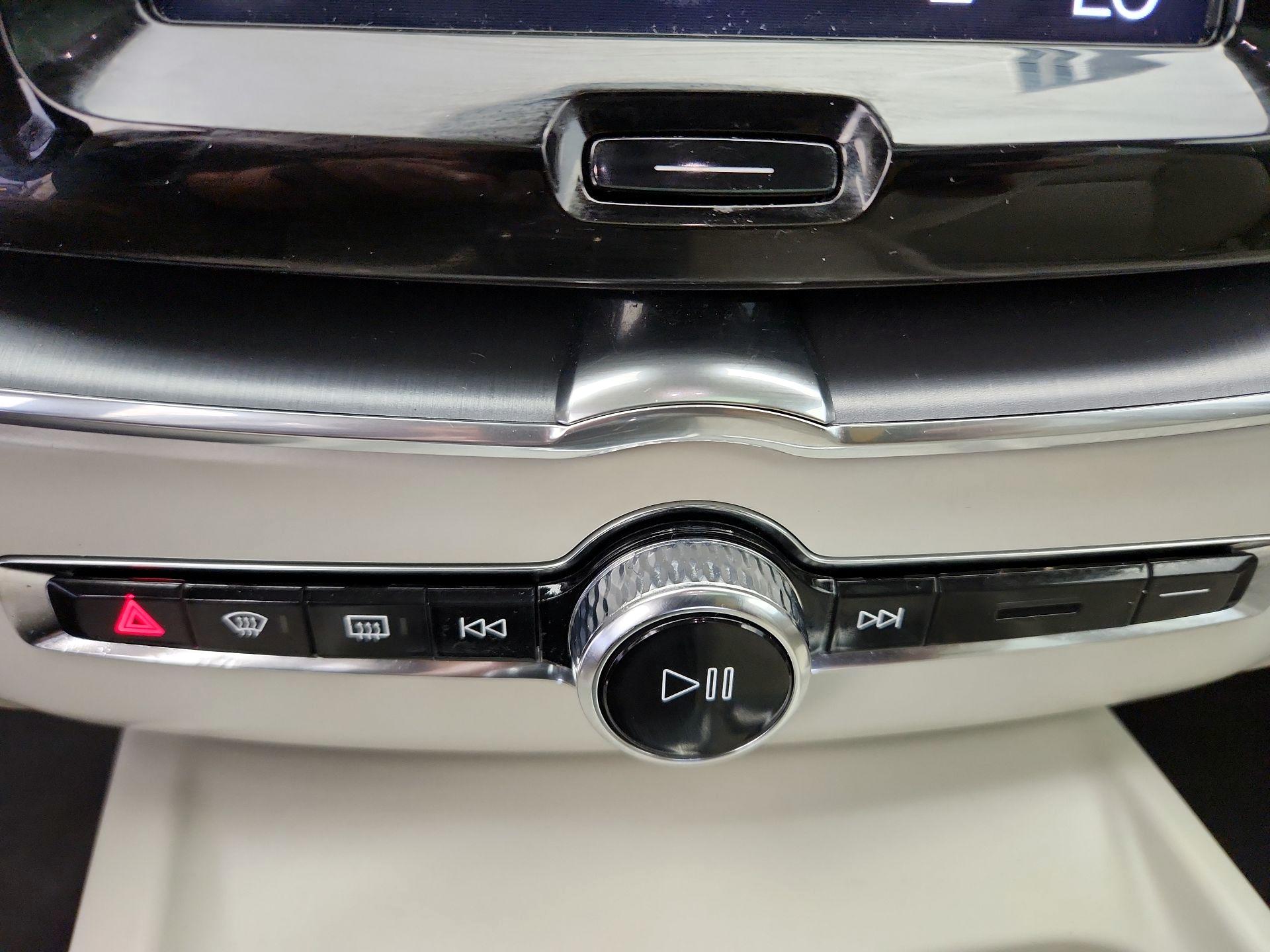 Thumbnail: 2020 Volvo XC60 - 17