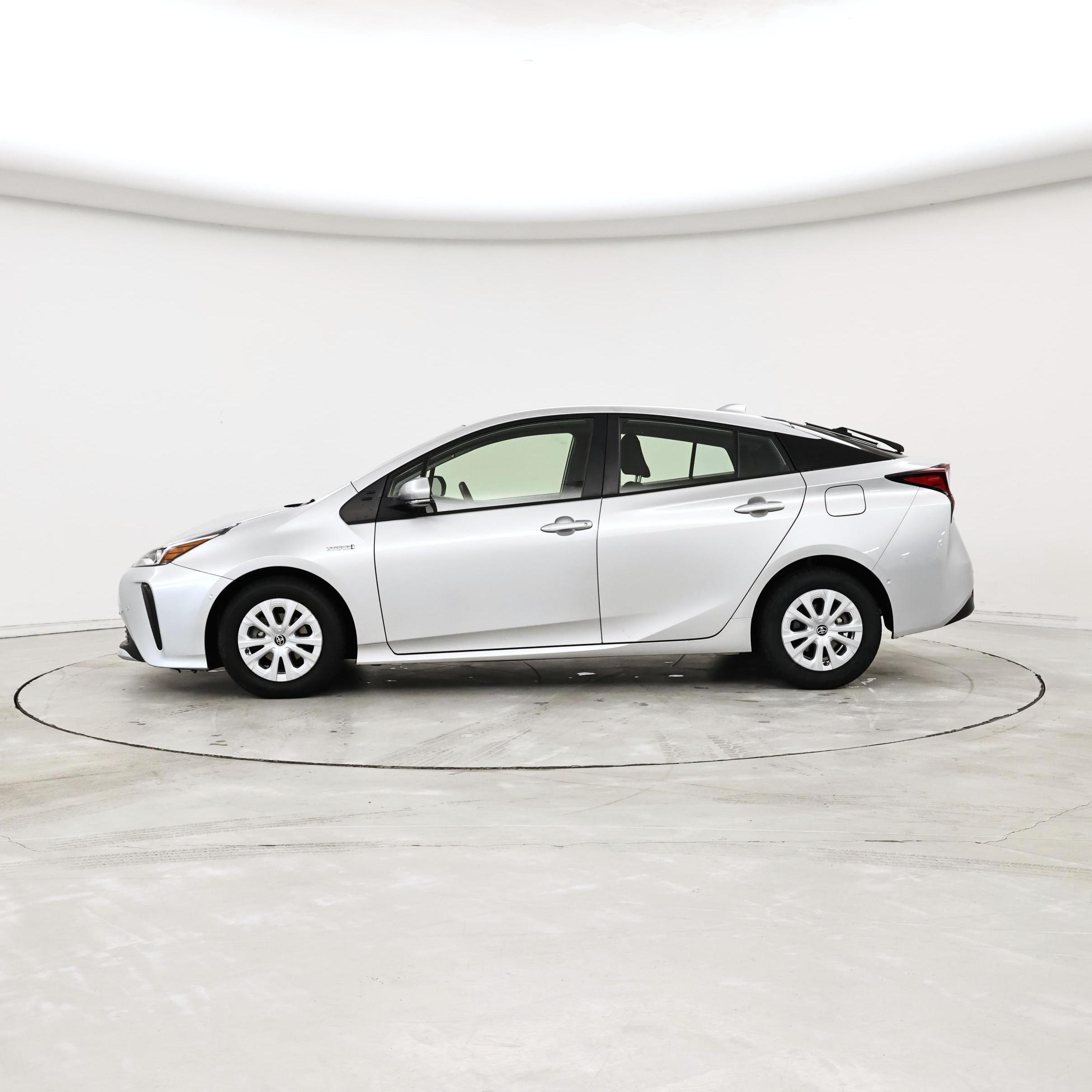 Thumbnail: 2021 Toyota Prius - 3