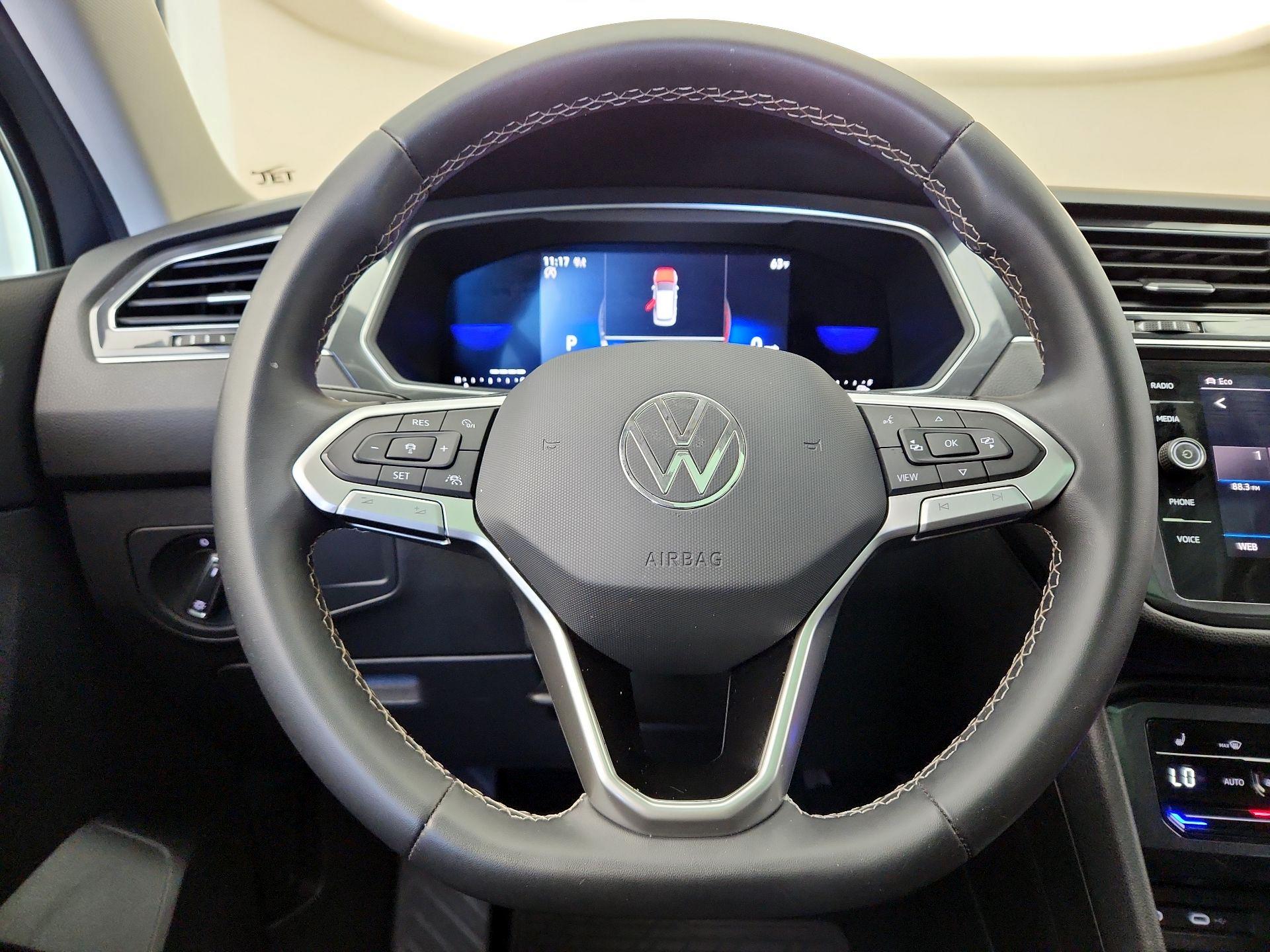 Thumbnail: 2022 Volkswagen Tiguan - 10