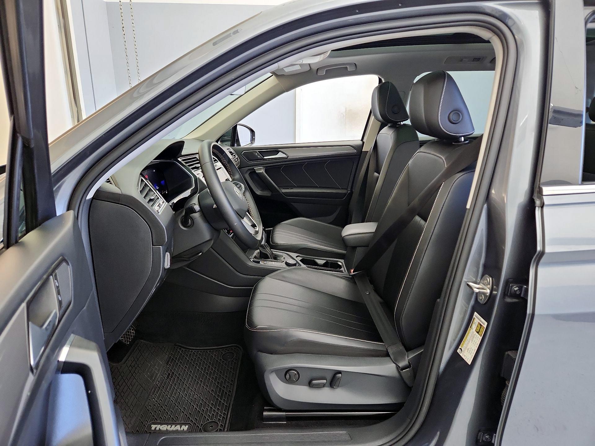 Thumbnail: 2022 Volkswagen Tiguan - 11