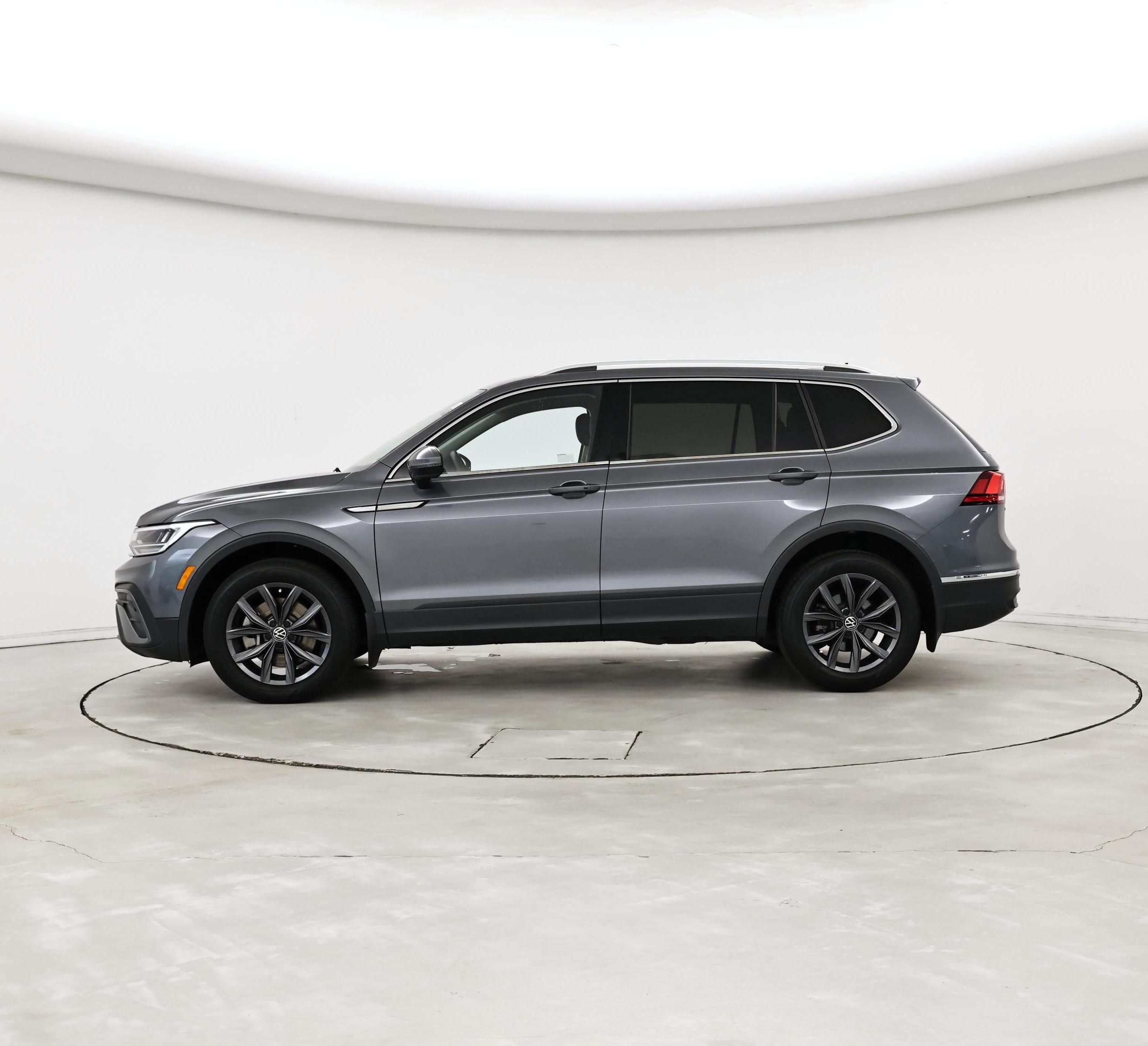 Thumbnail: 2022 Volkswagen Tiguan - 3