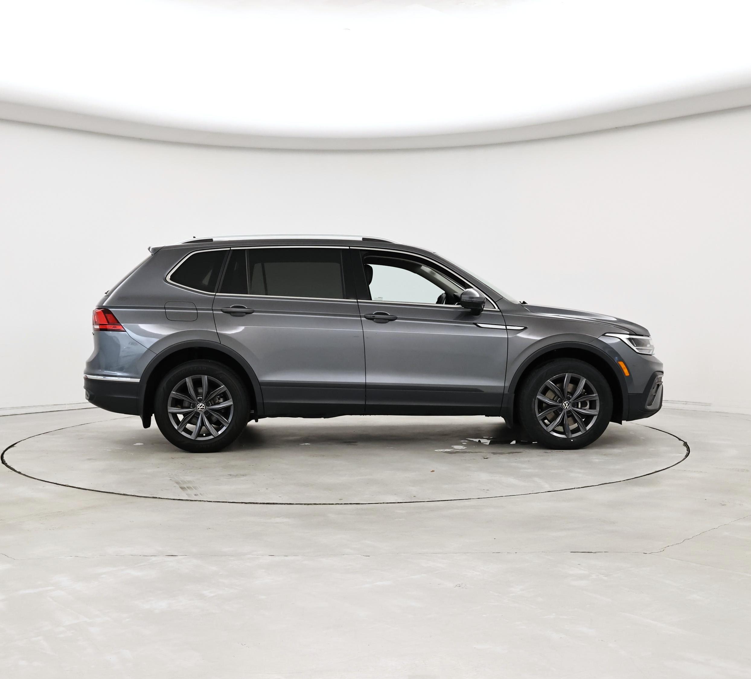 Thumbnail: 2022 Volkswagen Tiguan - 7