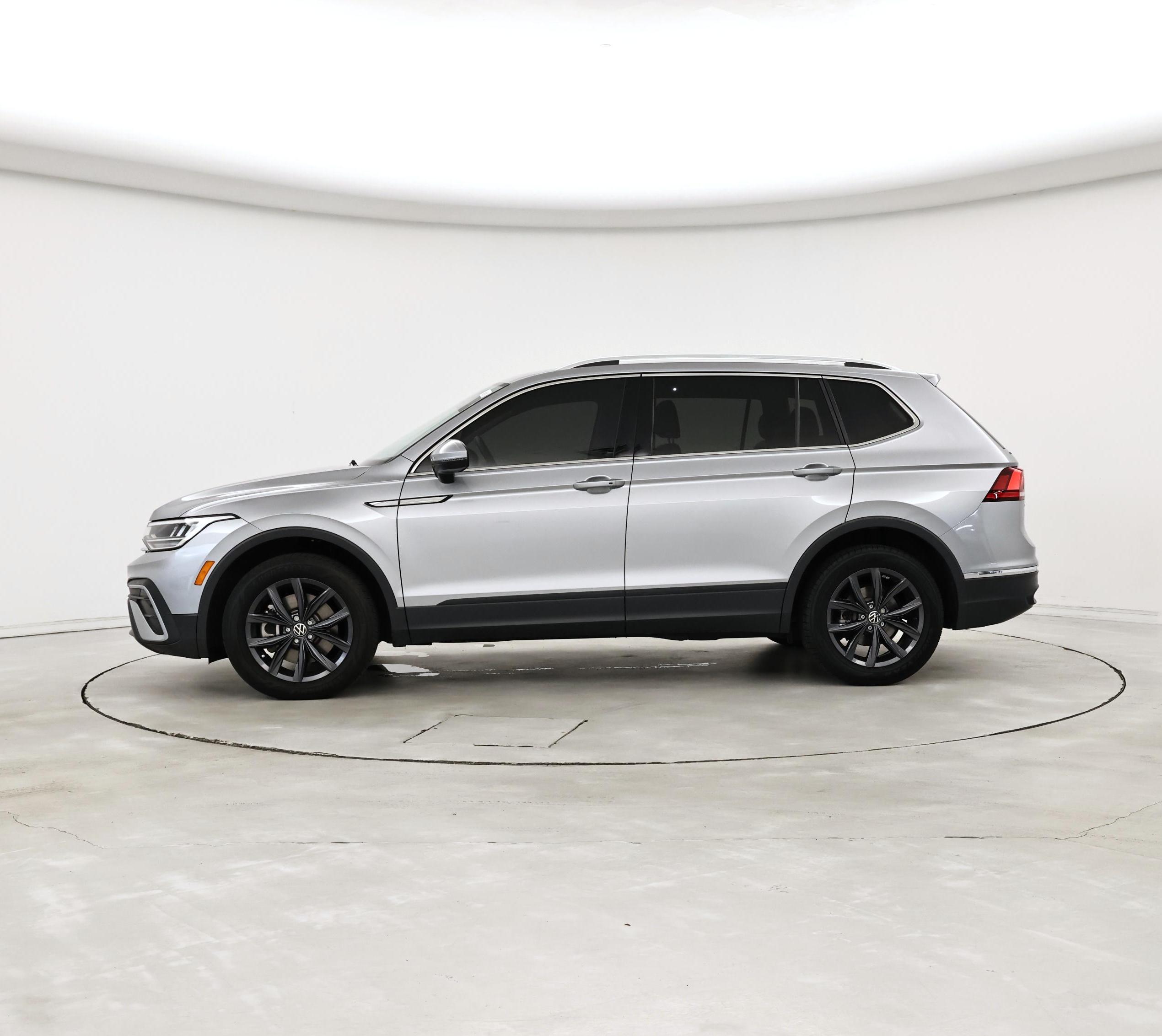 Thumbnail: 2022 Volkswagen Tiguan - 3