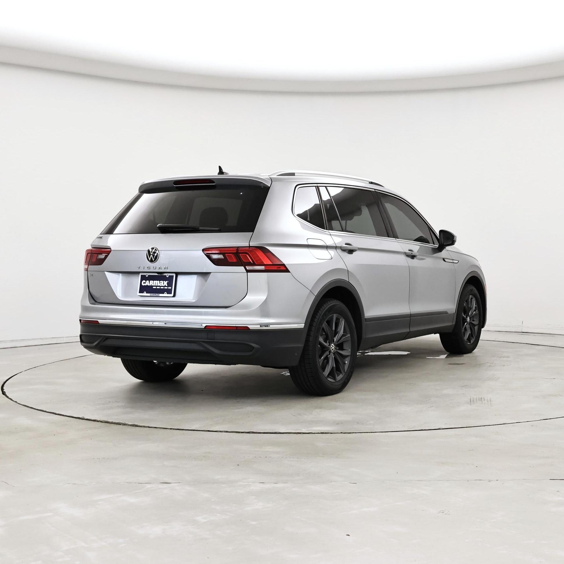 Thumbnail: 2022 Volkswagen Tiguan - 8