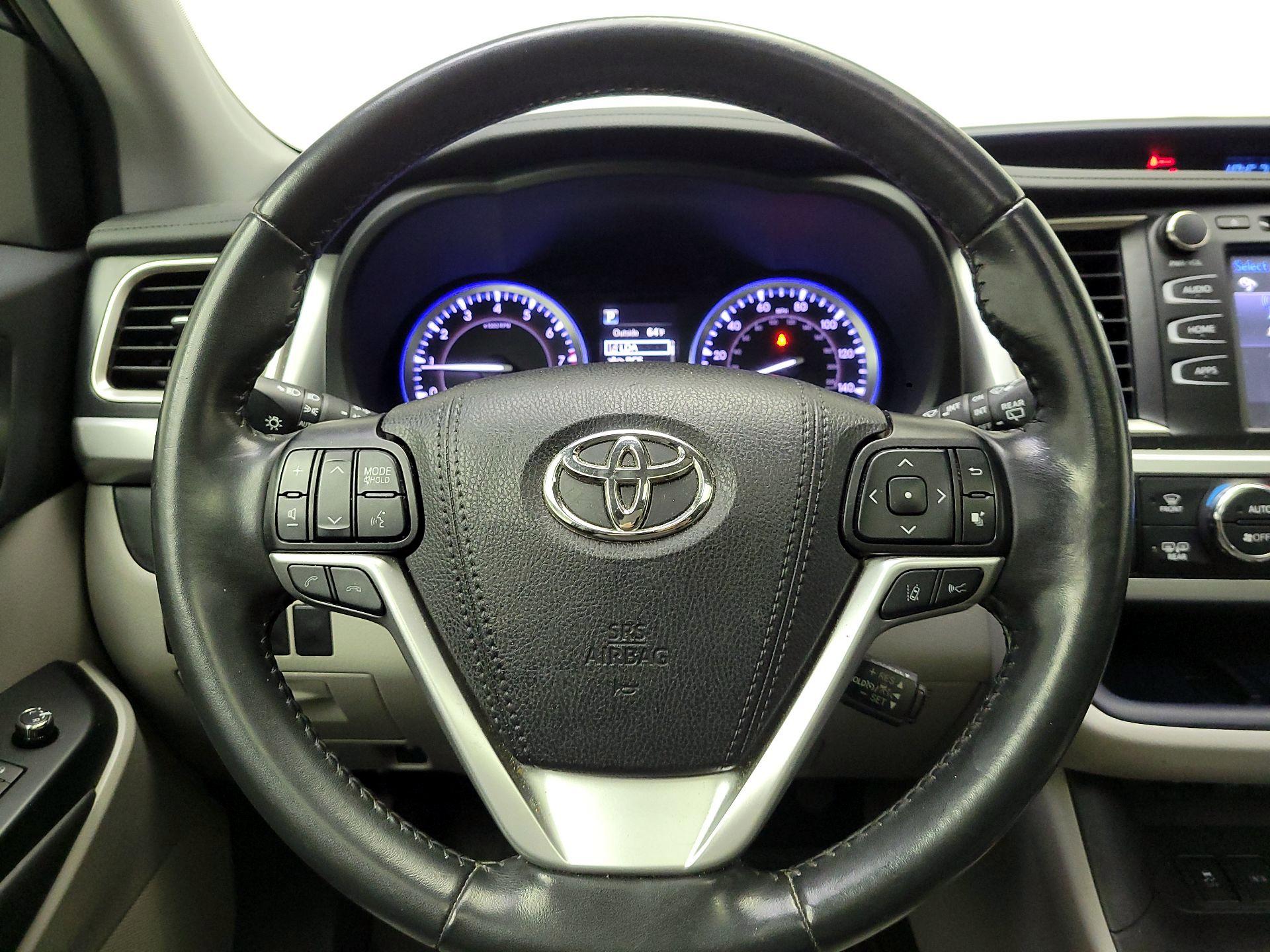 Thumbnail: 2019 Toyota Highlander - 10