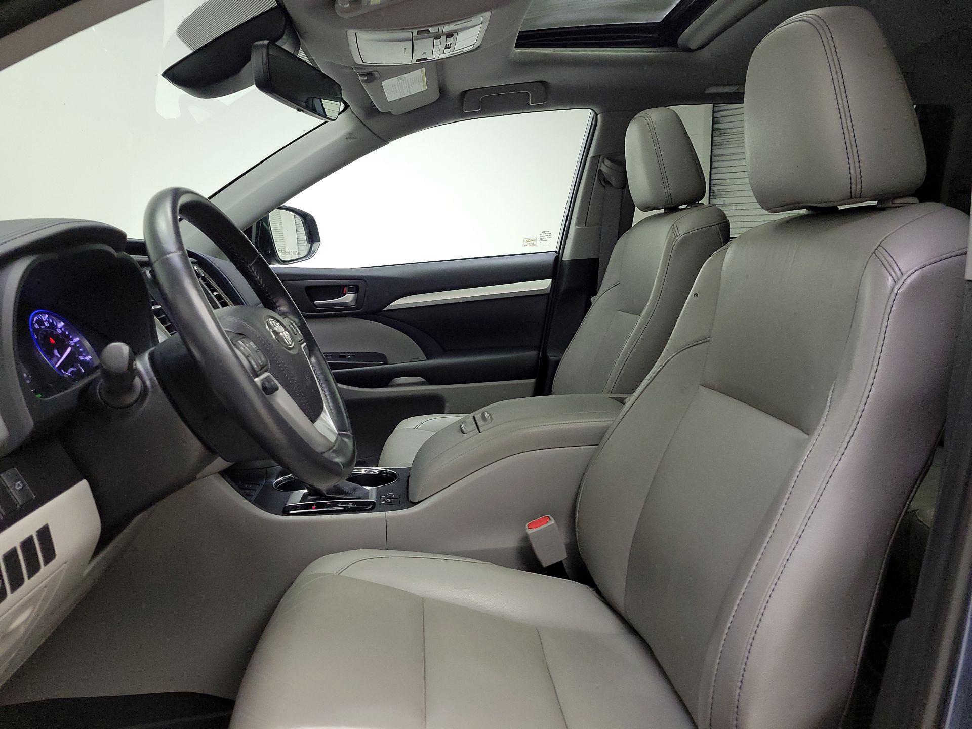 Thumbnail: 2019 Toyota Highlander - 11
