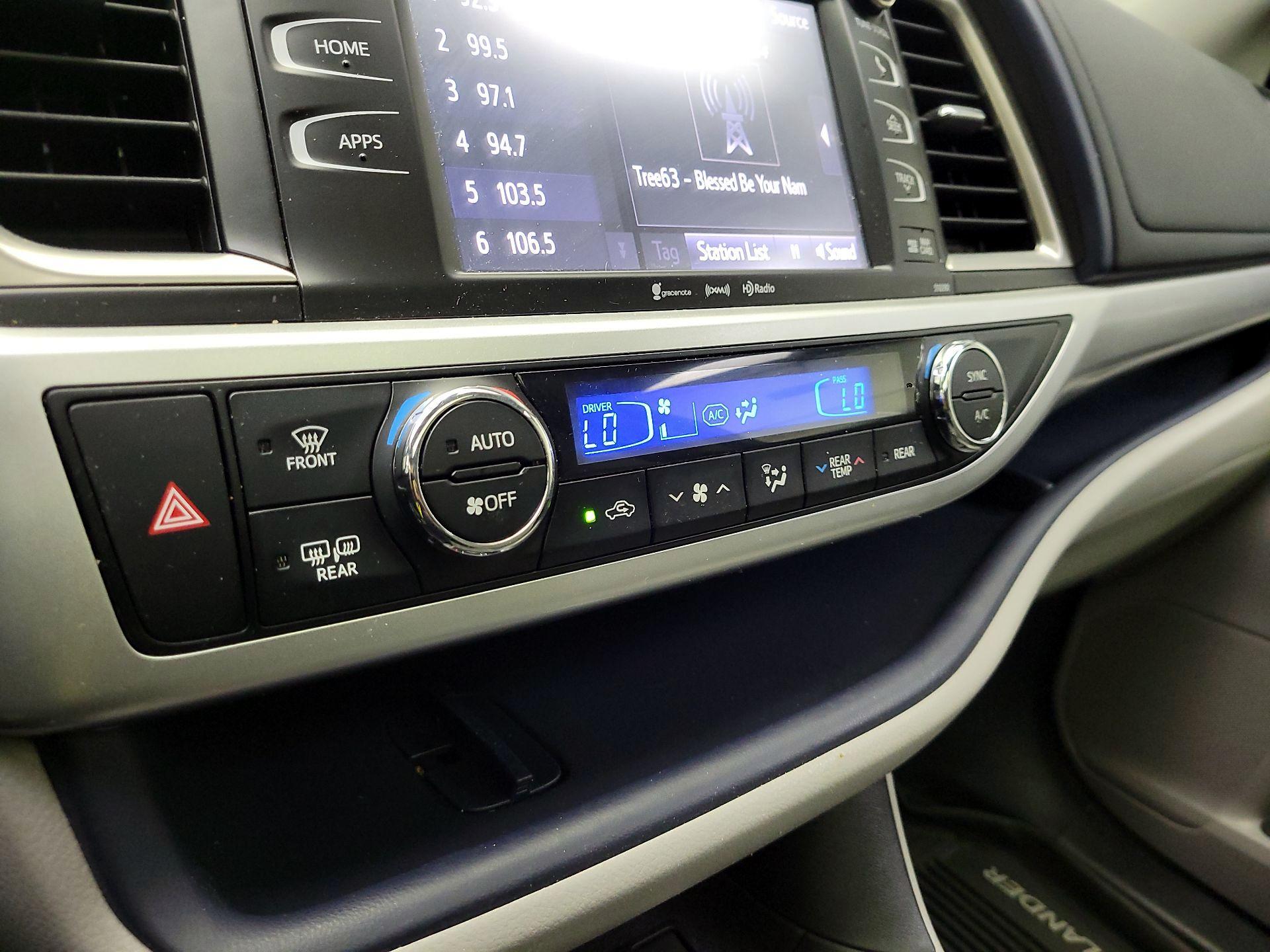 Thumbnail: 2019 Toyota Highlander - 16