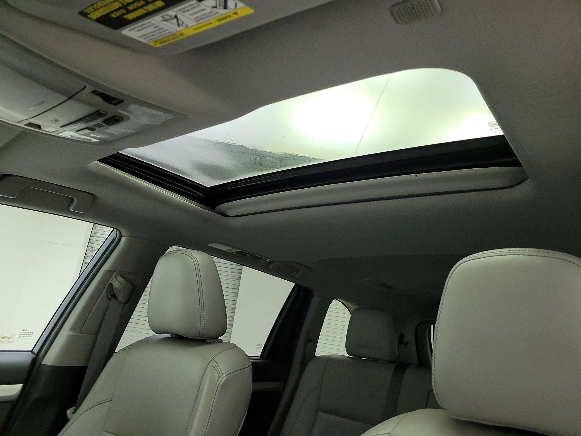 Thumbnail: 2019 Toyota Highlander - 19
