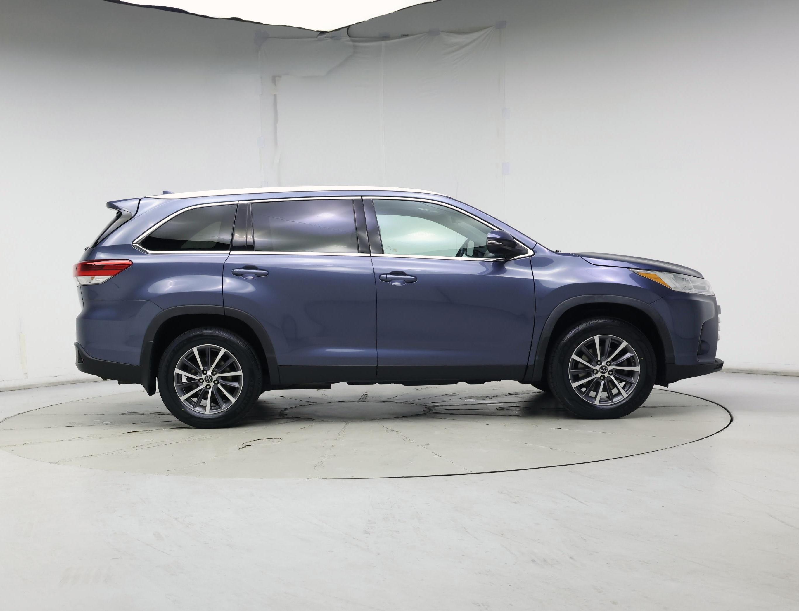 Thumbnail: 2019 Toyota Highlander - 7