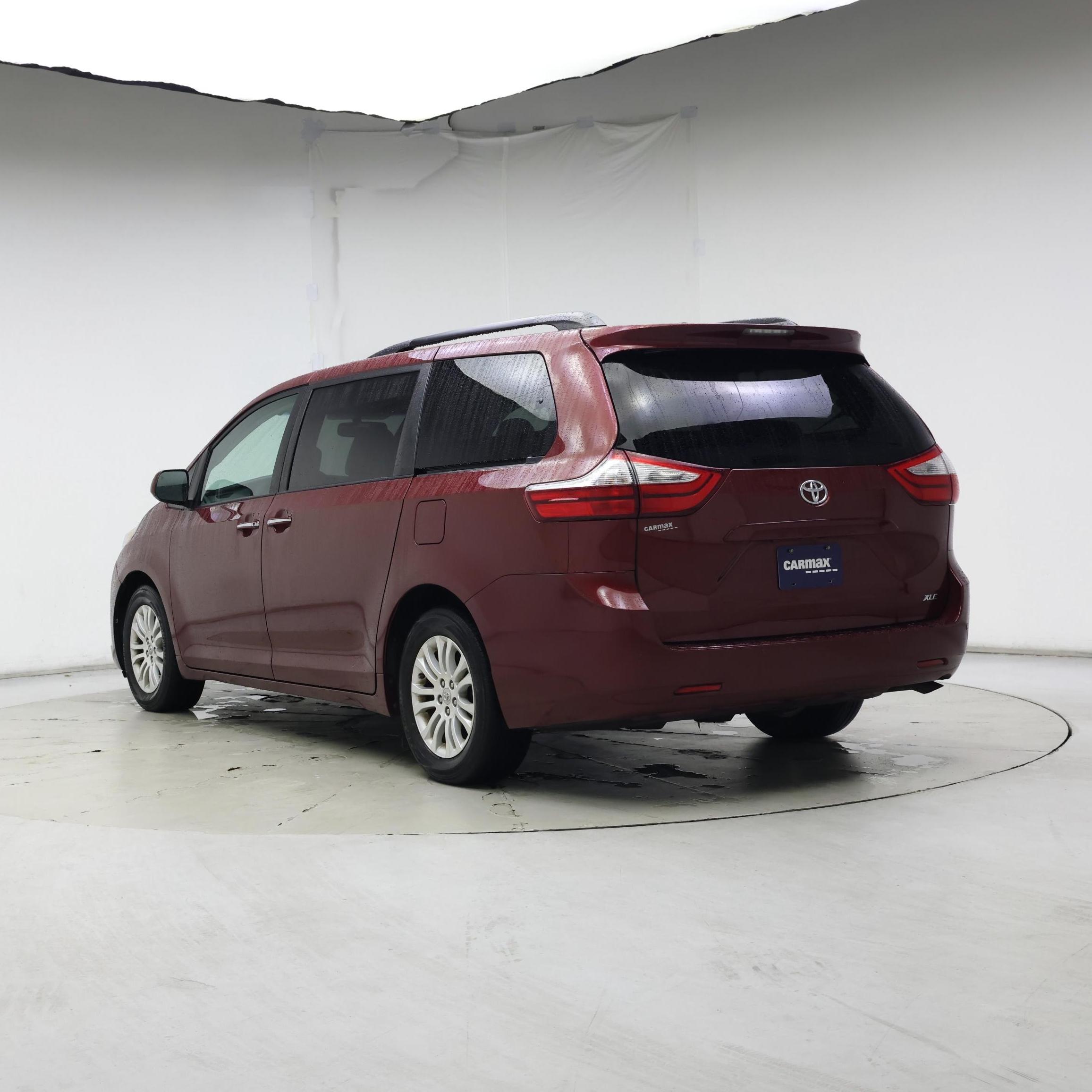 Thumbnail: 2017 Toyota Sienna - 2