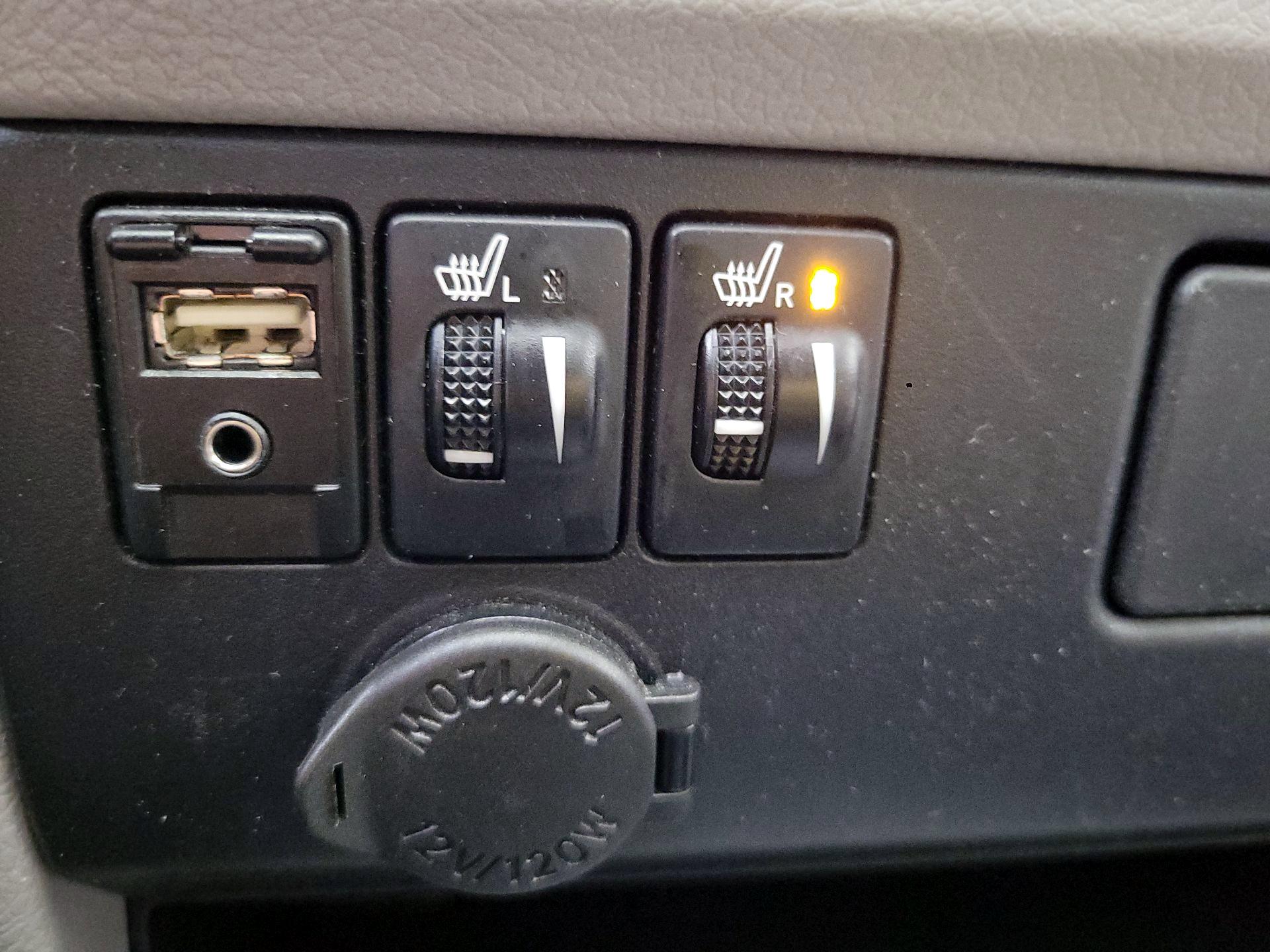 Thumbnail: 2017 Toyota Sienna - 19