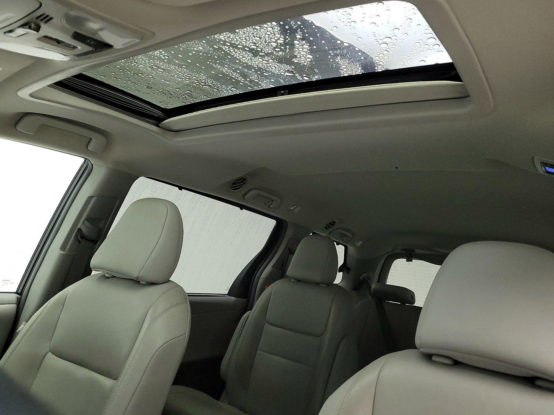Thumbnail: 2017 Toyota Sienna - 20