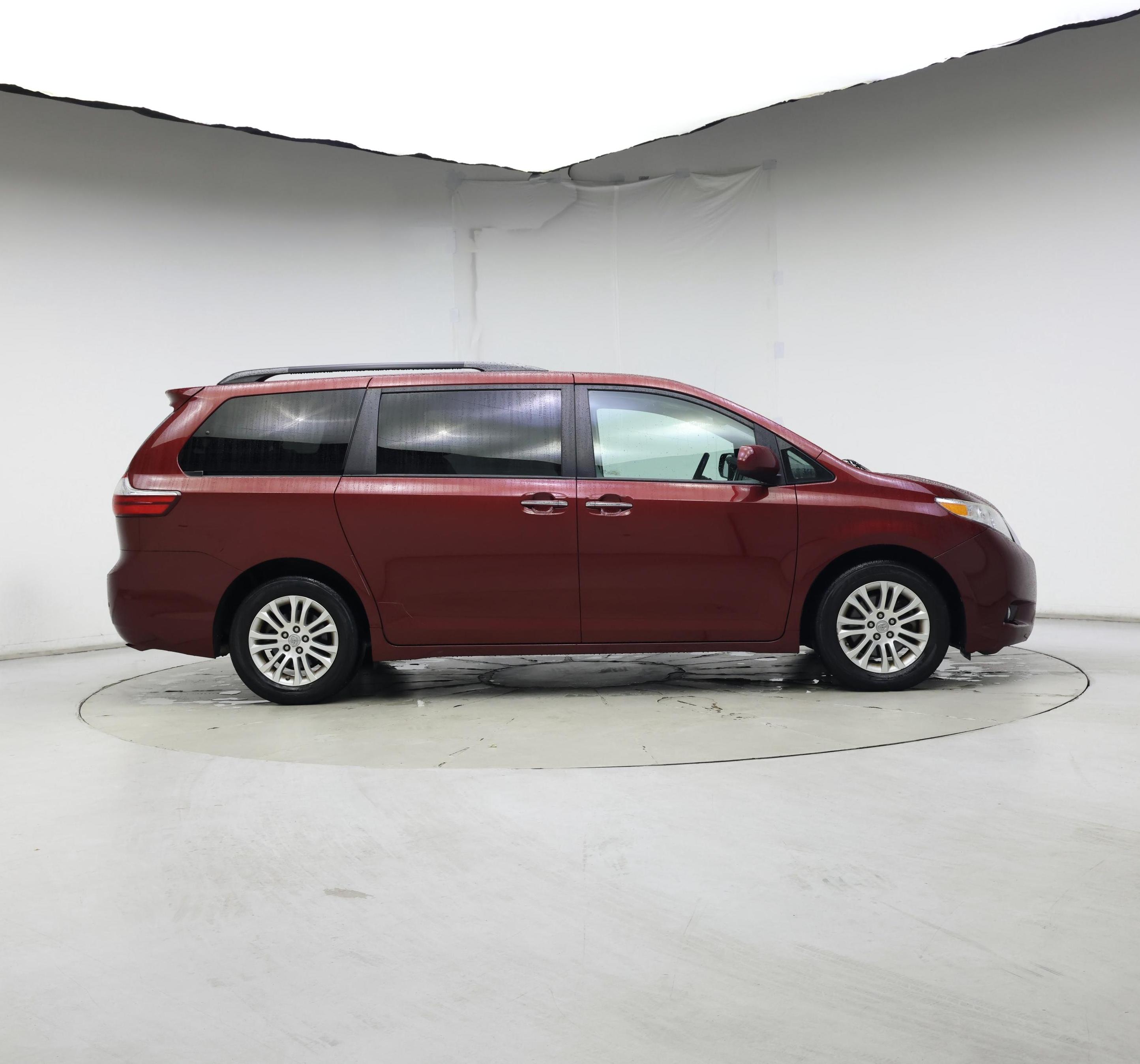 Thumbnail: 2017 Toyota Sienna - 7