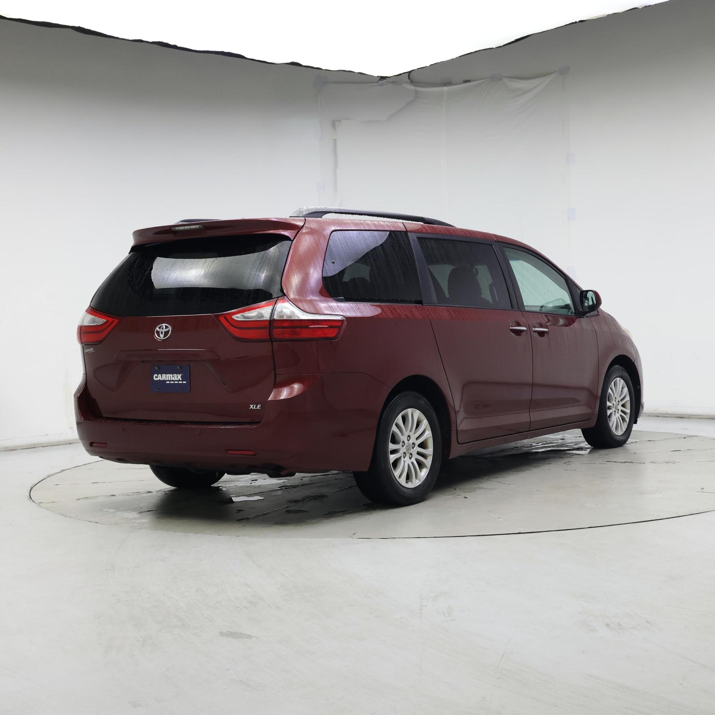 Thumbnail: 2017 Toyota Sienna - 8