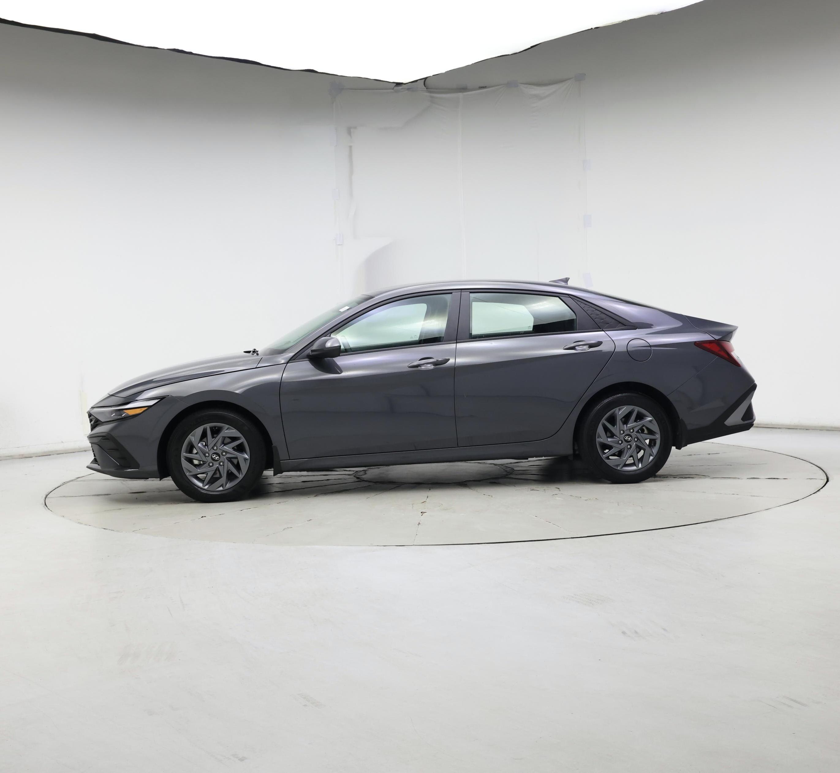 Thumbnail: 2024 Hyundai Elantra - 3