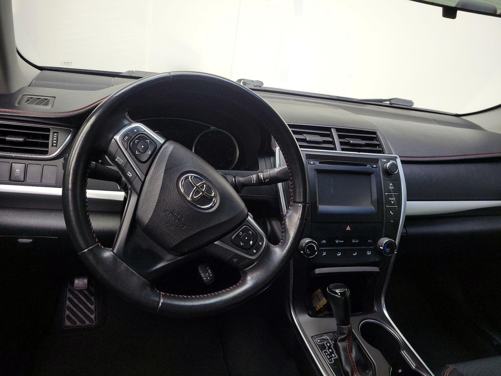 Thumbnail: 2016 Toyota Camry - 10